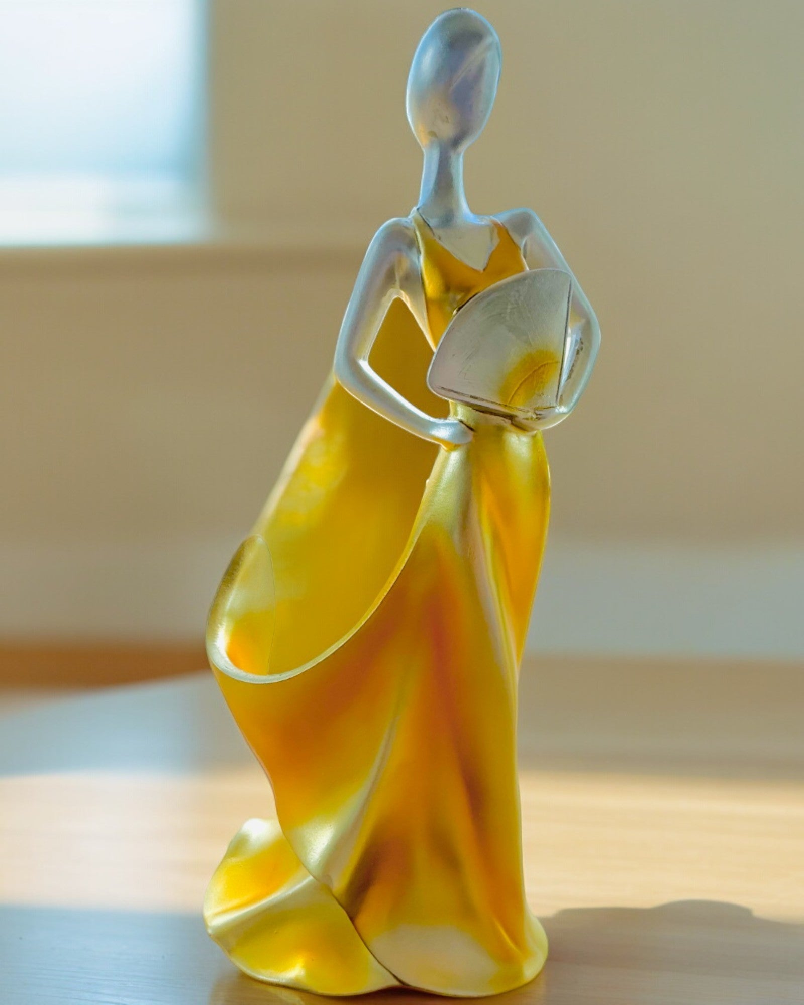 Elegant Flaskhållare - Damstaty - personlig gravyr, 2 varianter att välja mellan