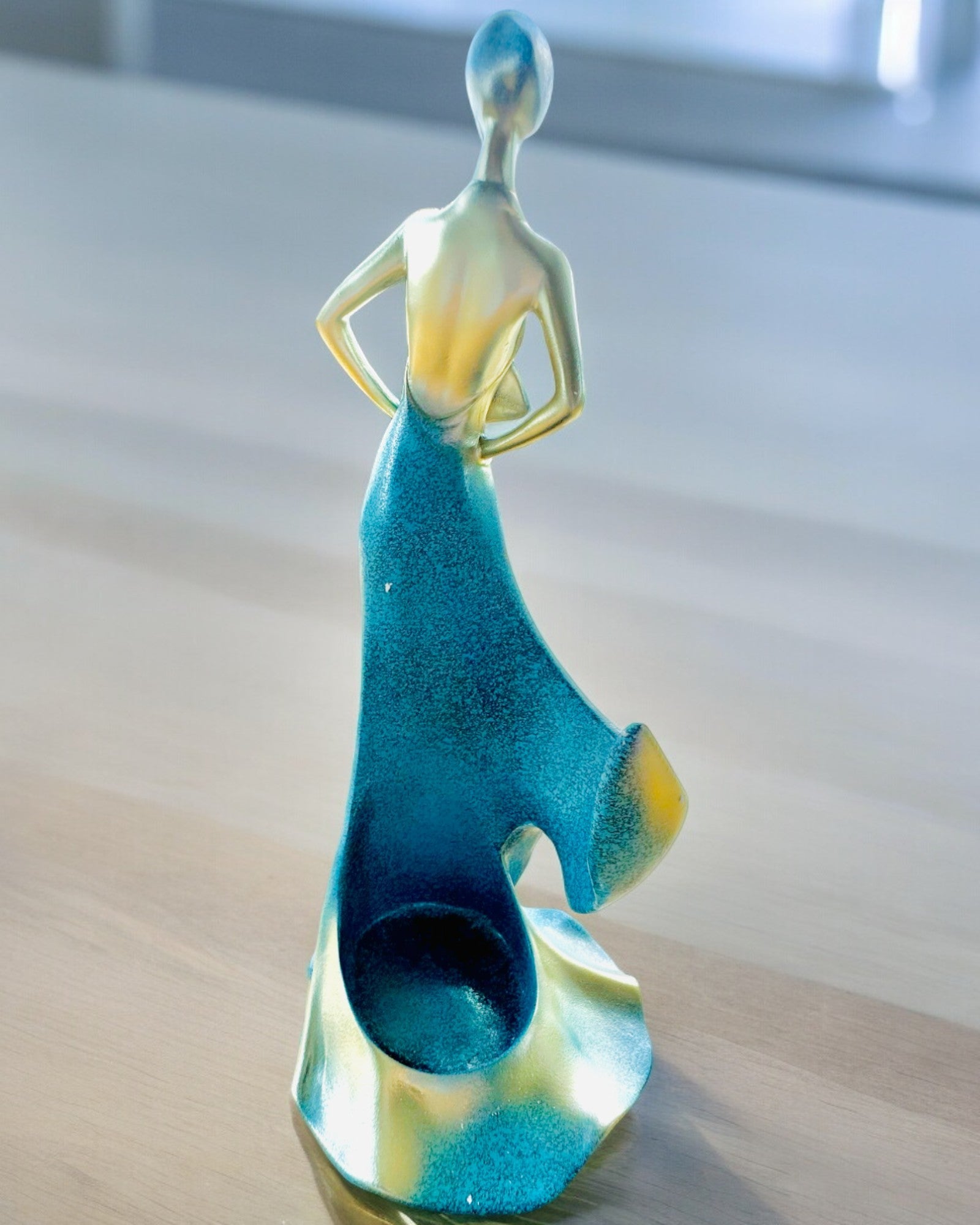 Elegant Flaskhållare - Damstaty - personlig gravyr, 2 varianter att välja mellan