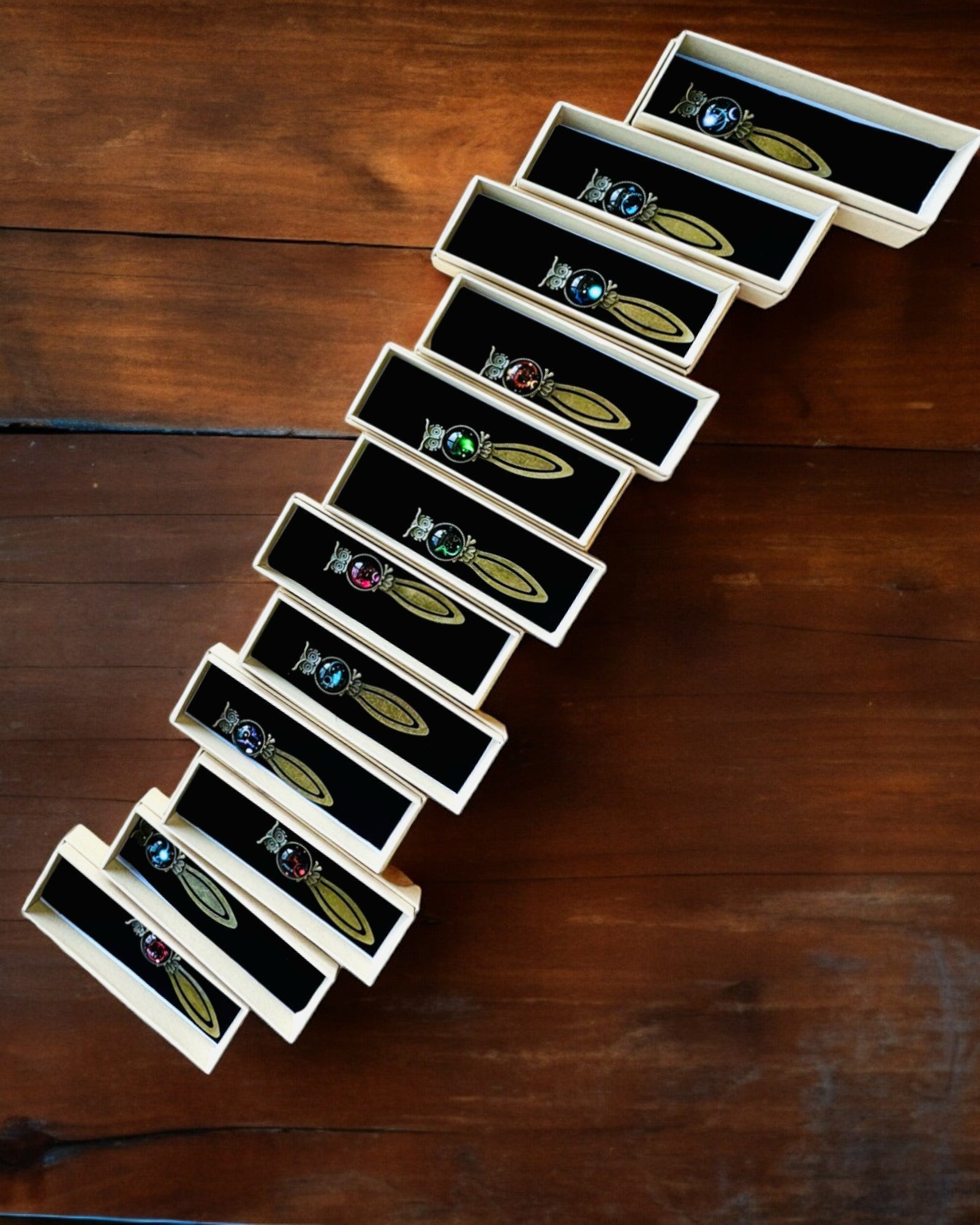 Bokmärke "Uggla med Konstellationer" - 12 varianter att välja mellan, personalisering med gravyr