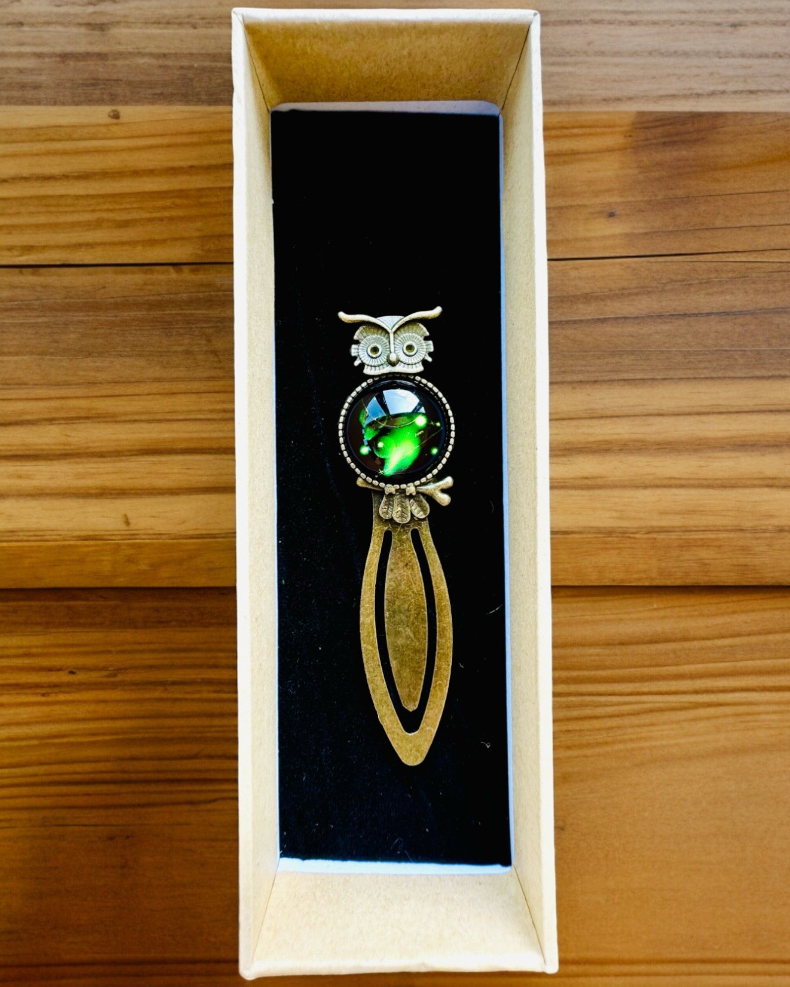 Bokmärke "Uggla med Konstellationer" - 12 varianter att välja mellan, personalisering med gravyr