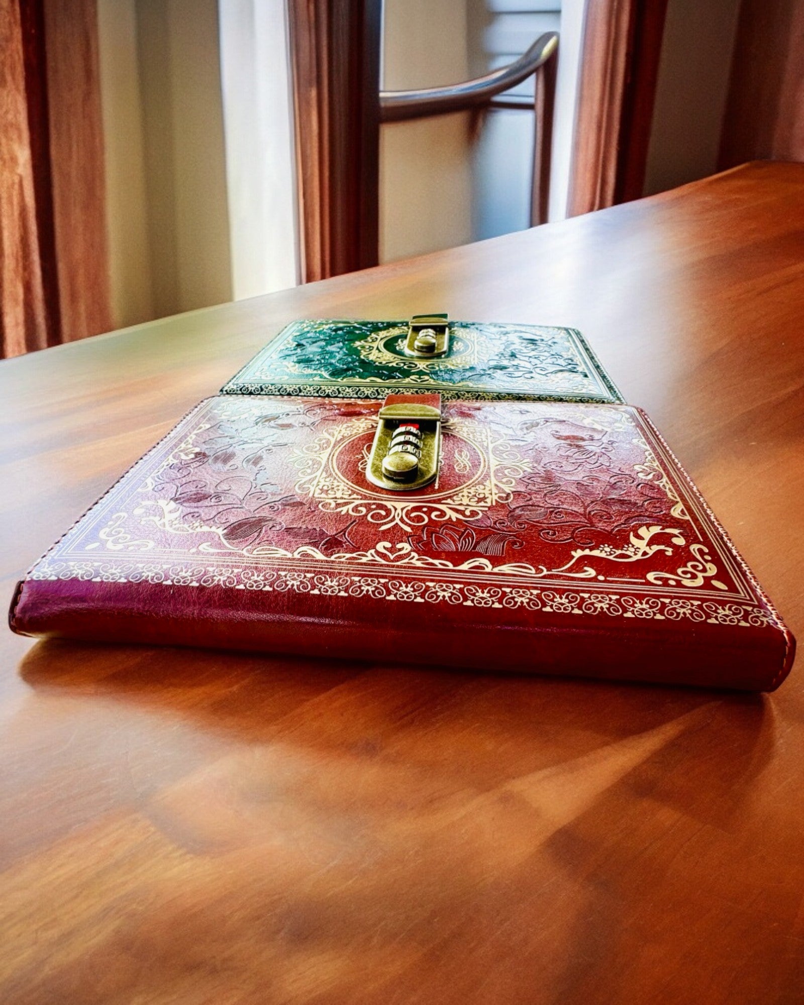 Exklusiv Läderanteckningsbok "Sekretnik" A5 med Kodlås - personalisering med gravyr