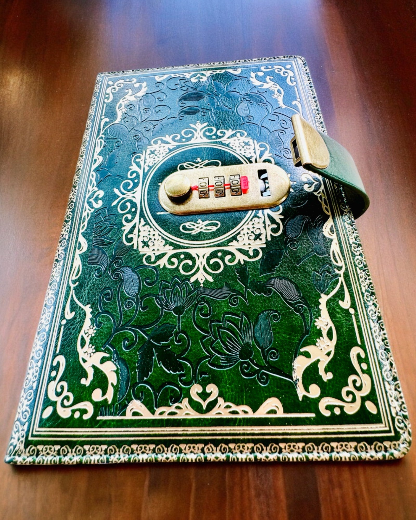 Exklusiv Läderanteckningsbok "Sekretnik" A5 med Kodlås - personalisering med gravyr