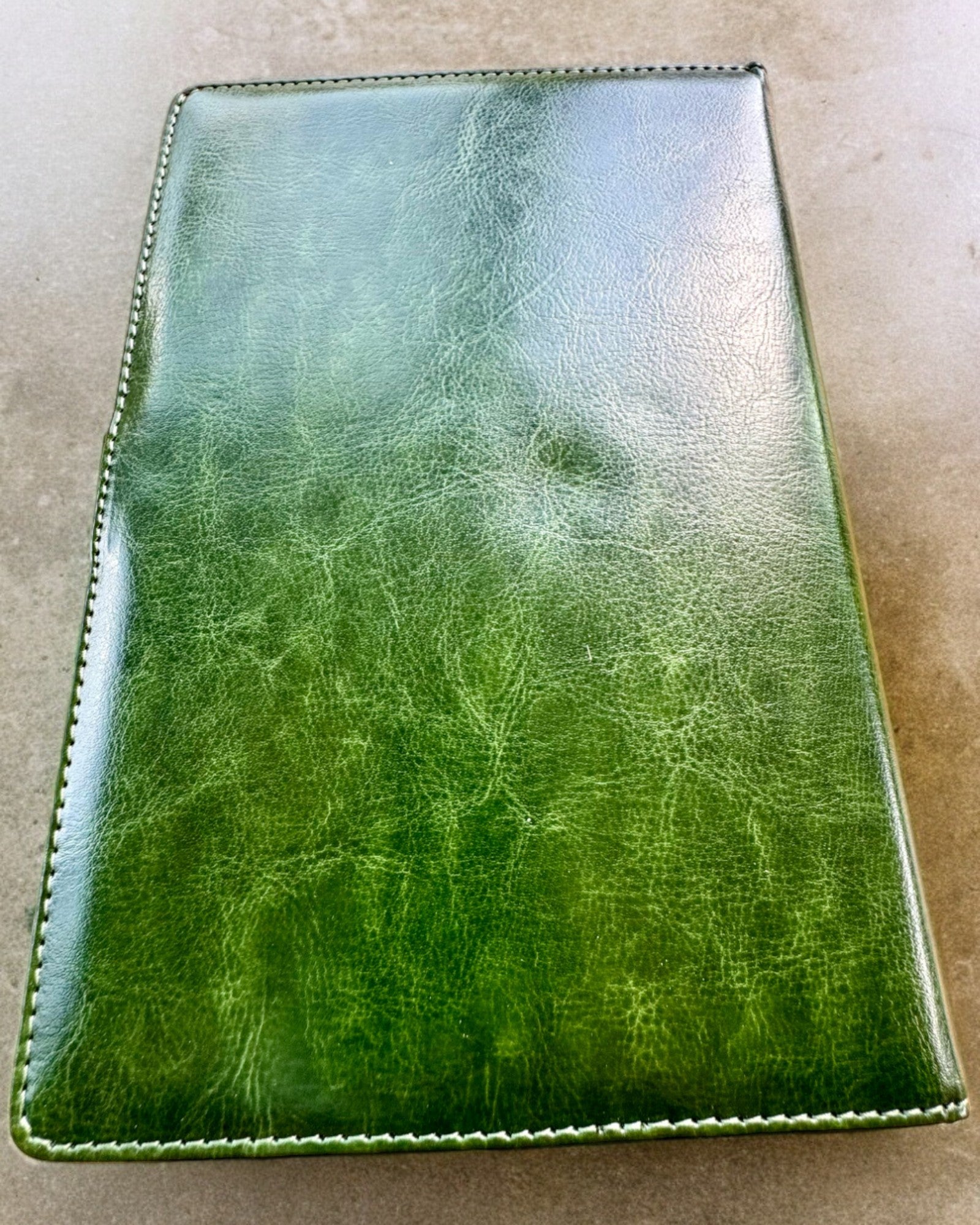 Exklusiv Läderanteckningsbok "Sekretnik" A5 med Kodlås - personalisering med gravyr