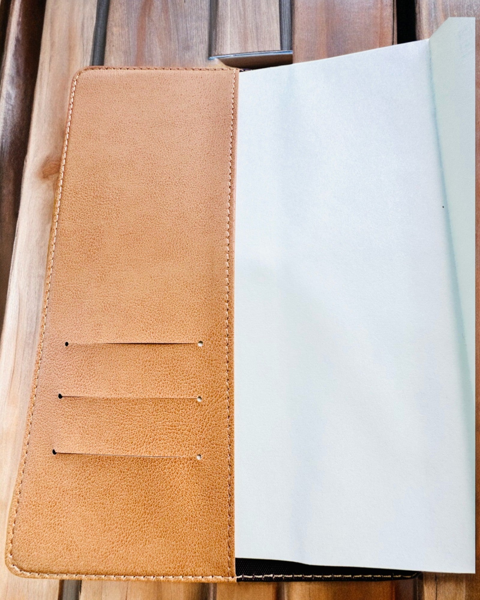 Exklusiv Läderanteckningsbok "Sekretnik" A5 med Kodlås - personalisering med gravyr