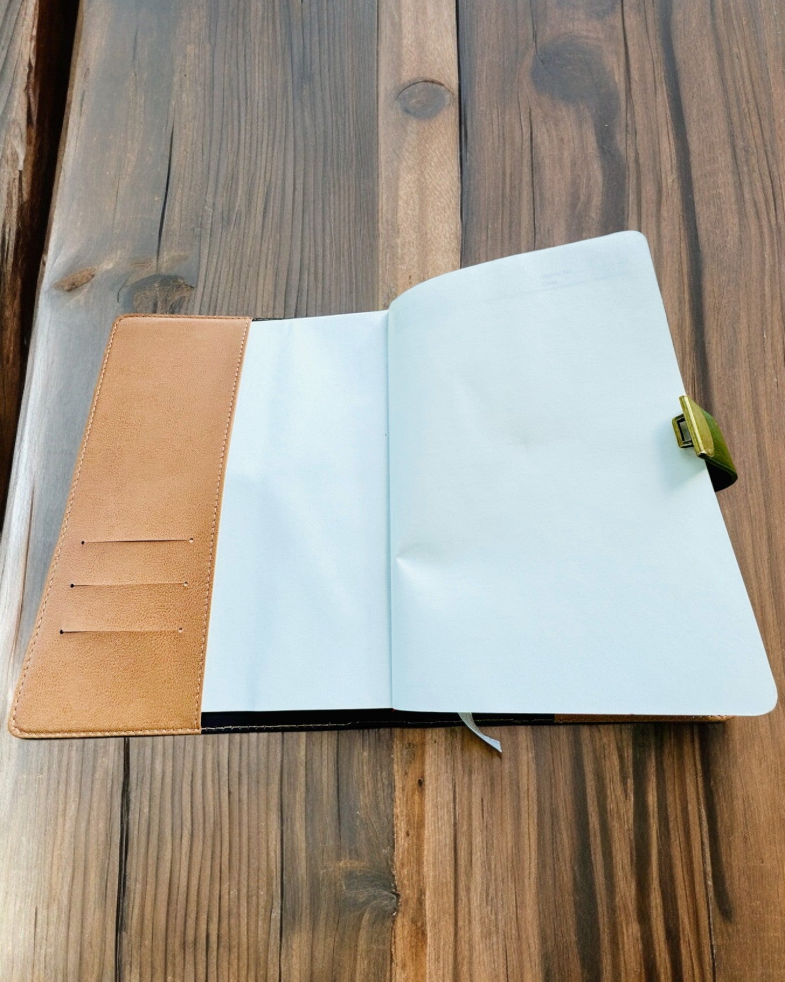 Exklusiv Läderanteckningsbok "Sekretnik" A5 med Kodlås - personalisering med gravyr