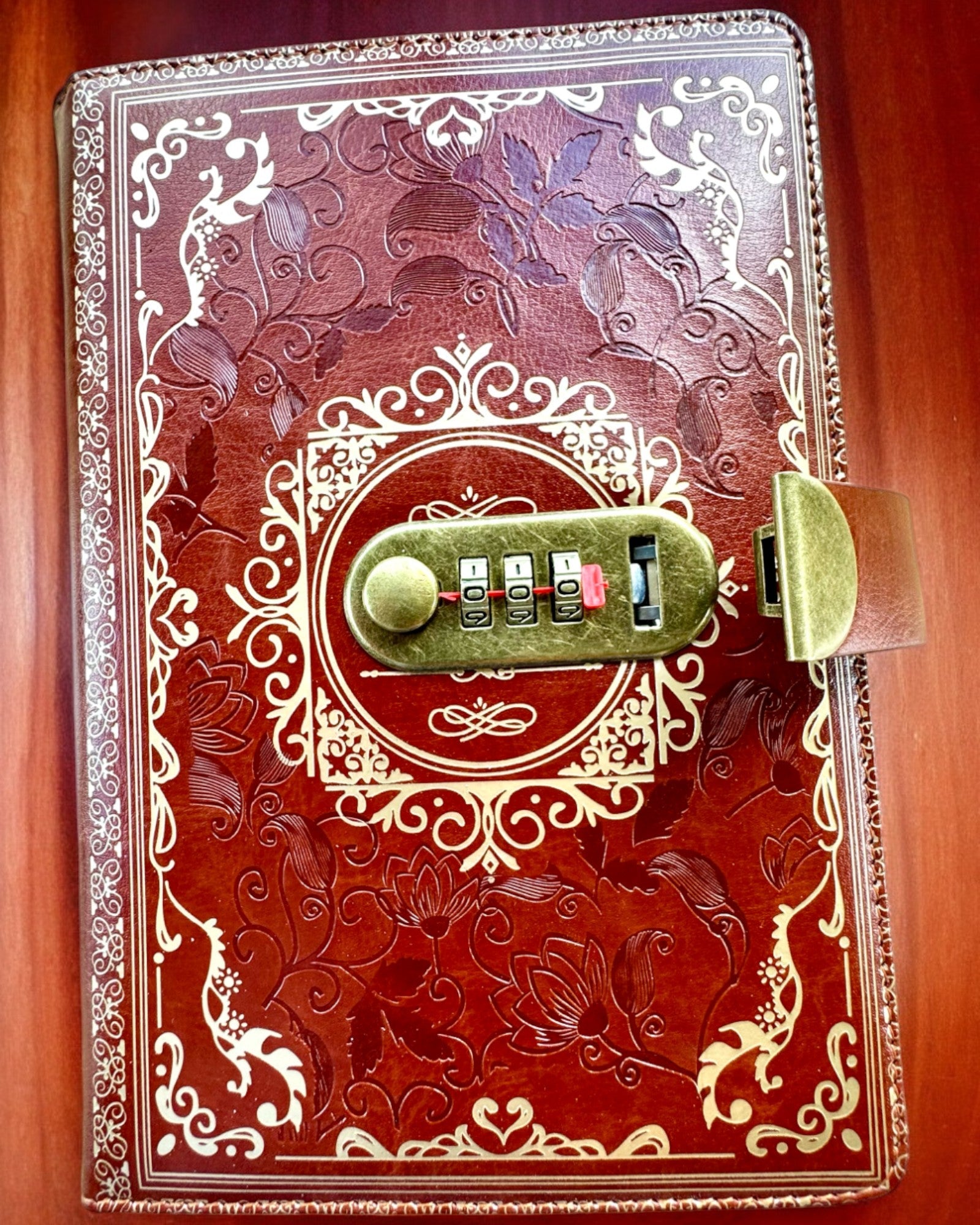 Exklusiv Läderanteckningsbok "Sekretnik" A5 med Kodlås - personalisering med gravyr