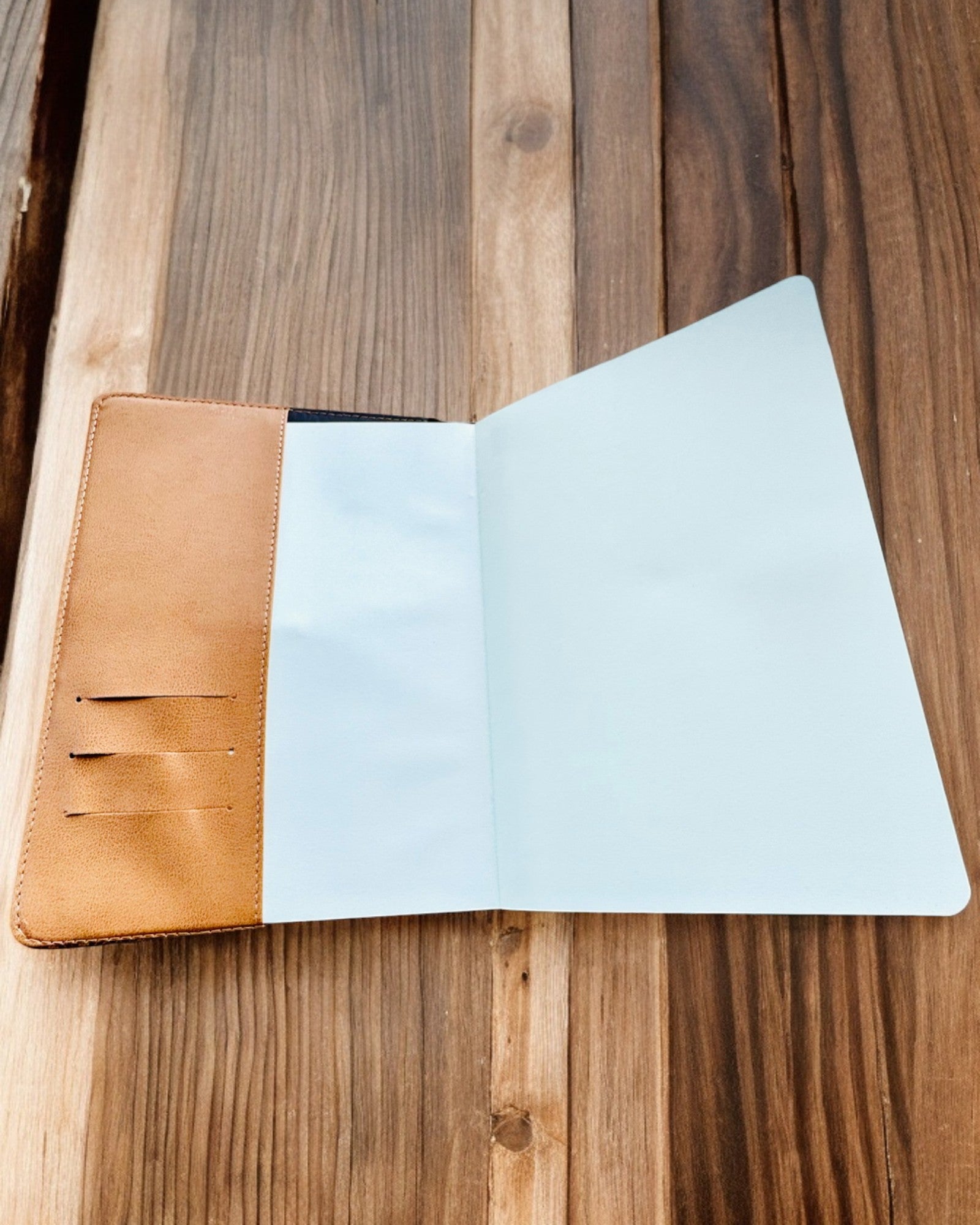 Exklusiv Läderanteckningsbok "Sekretnik" A5 med Kodlås - personalisering med gravyr