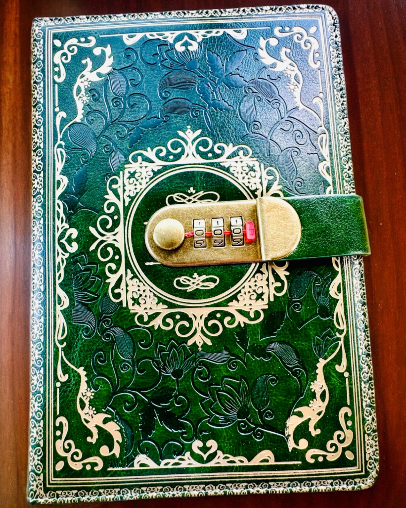 Exklusiv Läderanteckningsbok "Sekretnik" A5 med Kodlås - personalisering med gravyr