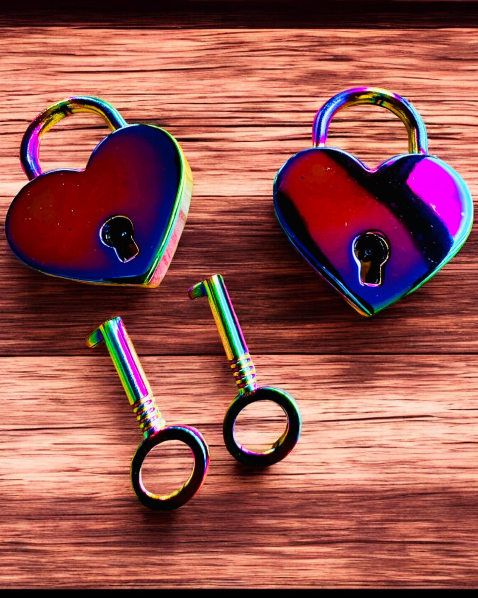 Kärleksfulla Mini Hänglås Hjärta DeLuxe, Set med 2 hänglås med nycklar, 6 varianter att välja mellan, möjlighet till gravyr för present