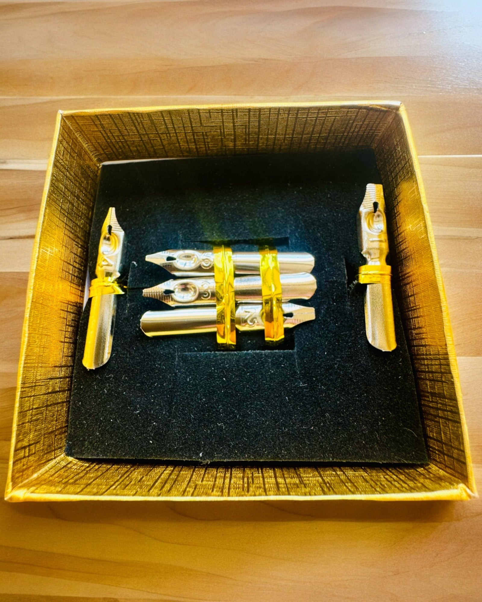 Presentset - Gåspenna Vinröd-Lila "Steampunk Elegans" med Graveringsmöjlighet, som present