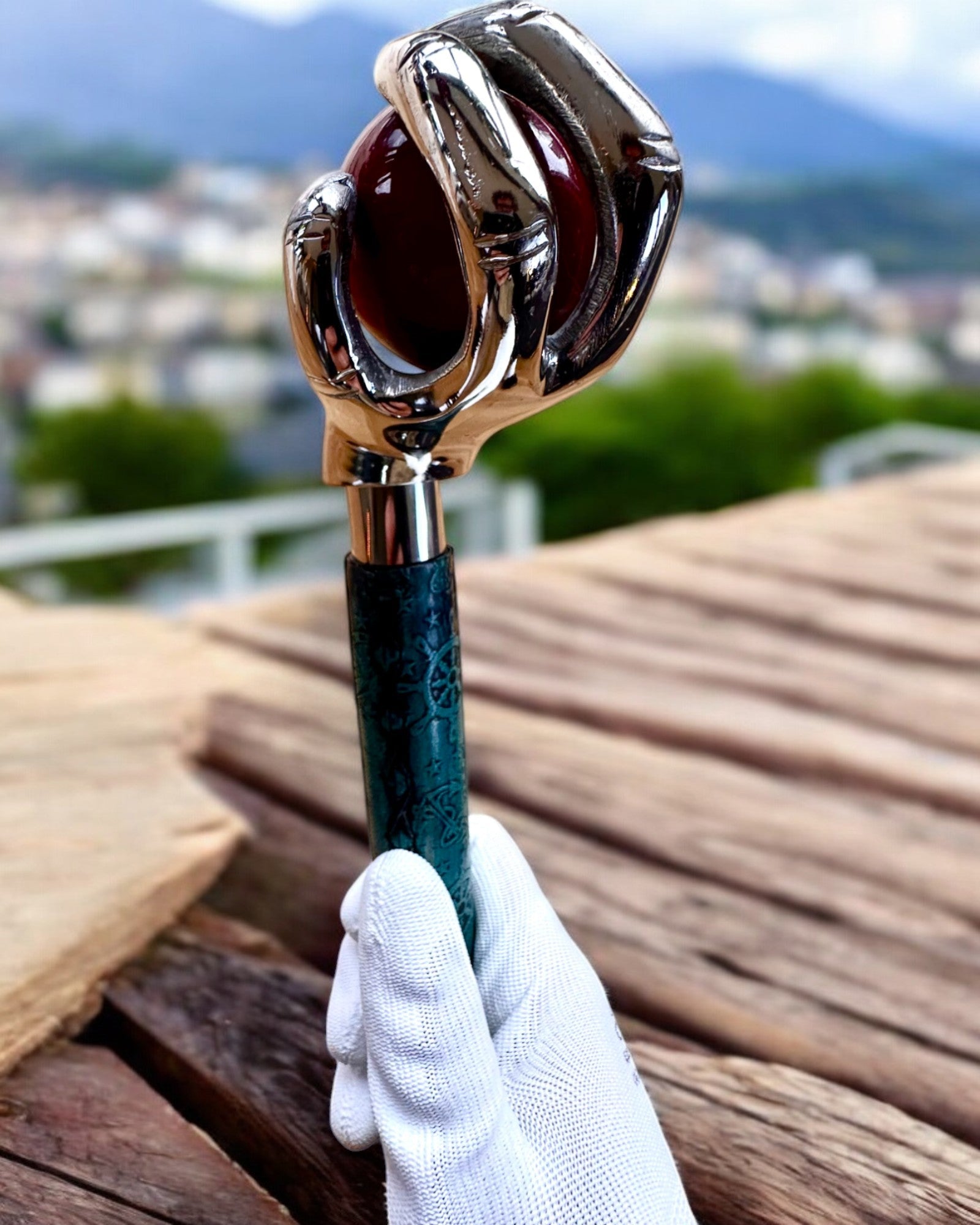 Promenadkäpp "Królewska Dłoń" – handgjord med naturligt läder, möjlighet till personlig gravyr