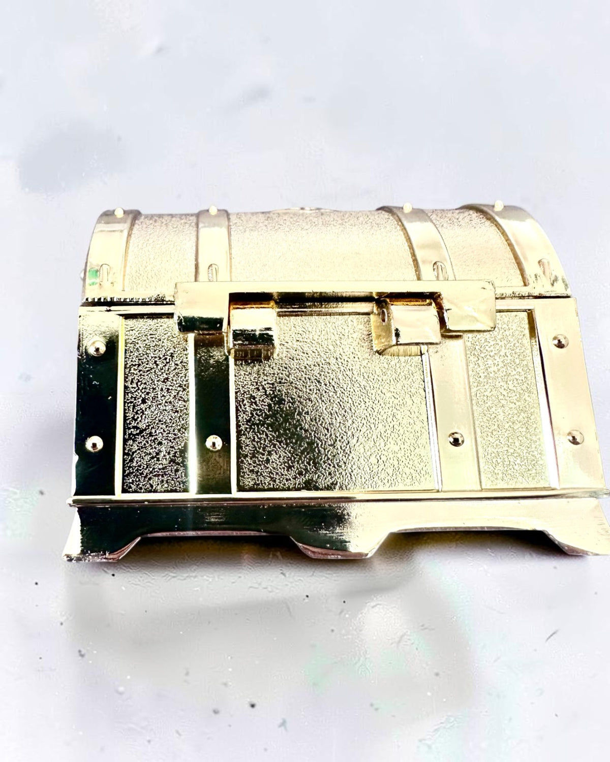 Retro metallskattkista med gravyr - Silverfärgad ask 7x5x5 cm
