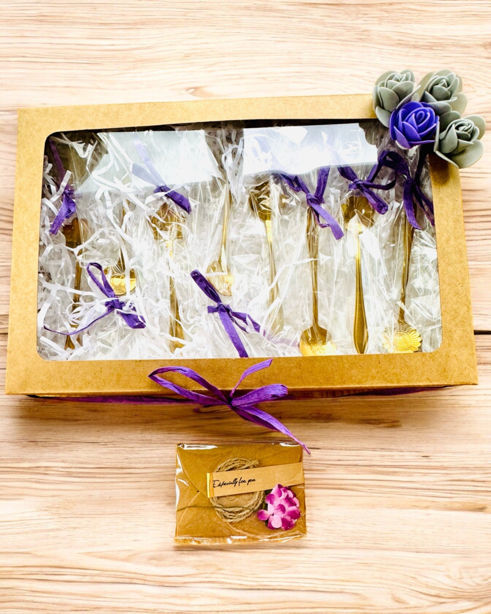 Zestaw Łyżeczek "Kwiatowa Rapsodia" - personalisering med gravyr som present, 2 varianter att välja mellan