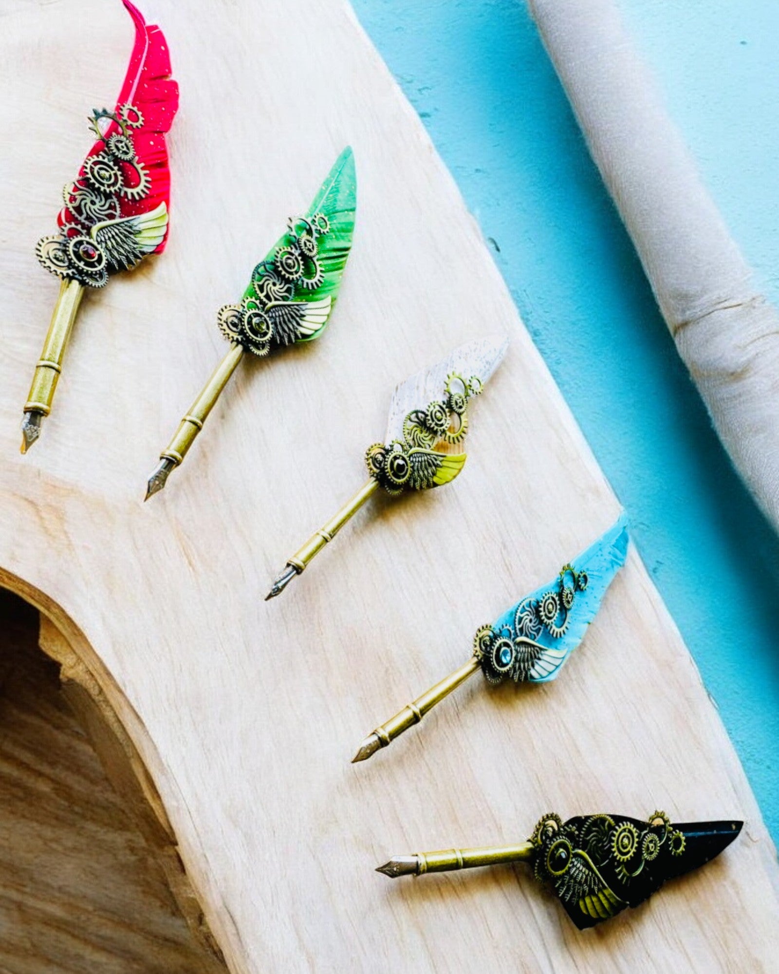 Pióro Kaligraficzne "Steampunkowa Elegancja" z Piórem z Indyka - Handgjorda 5 varianter att välja mellan, personalisering med gravyr som present