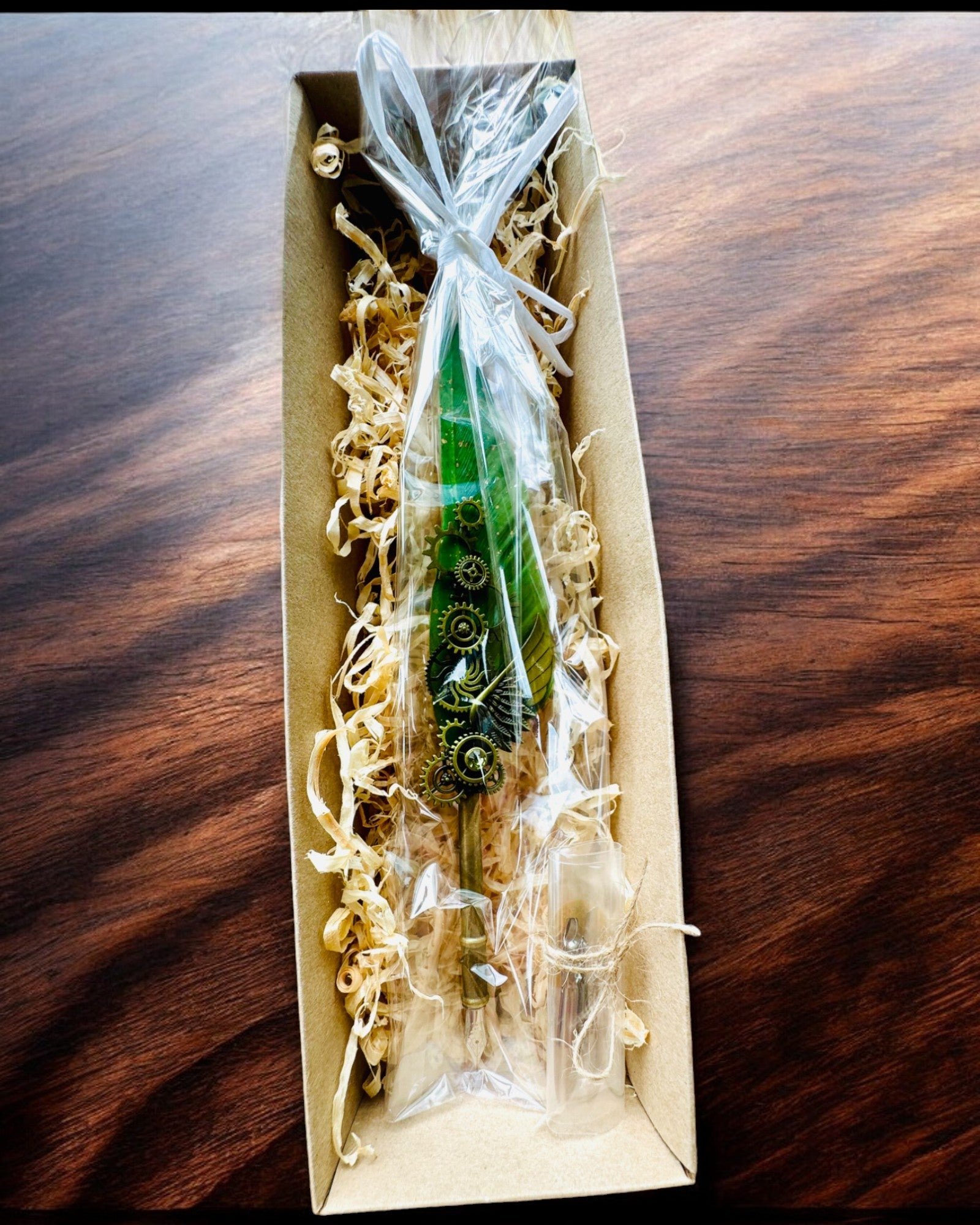 Pióro Kaligraficzne "Steampunkowa Elegancja" z Piórem z Indyka - Handgjorda 5 varianter att välja mellan, personalisering med gravyr som present