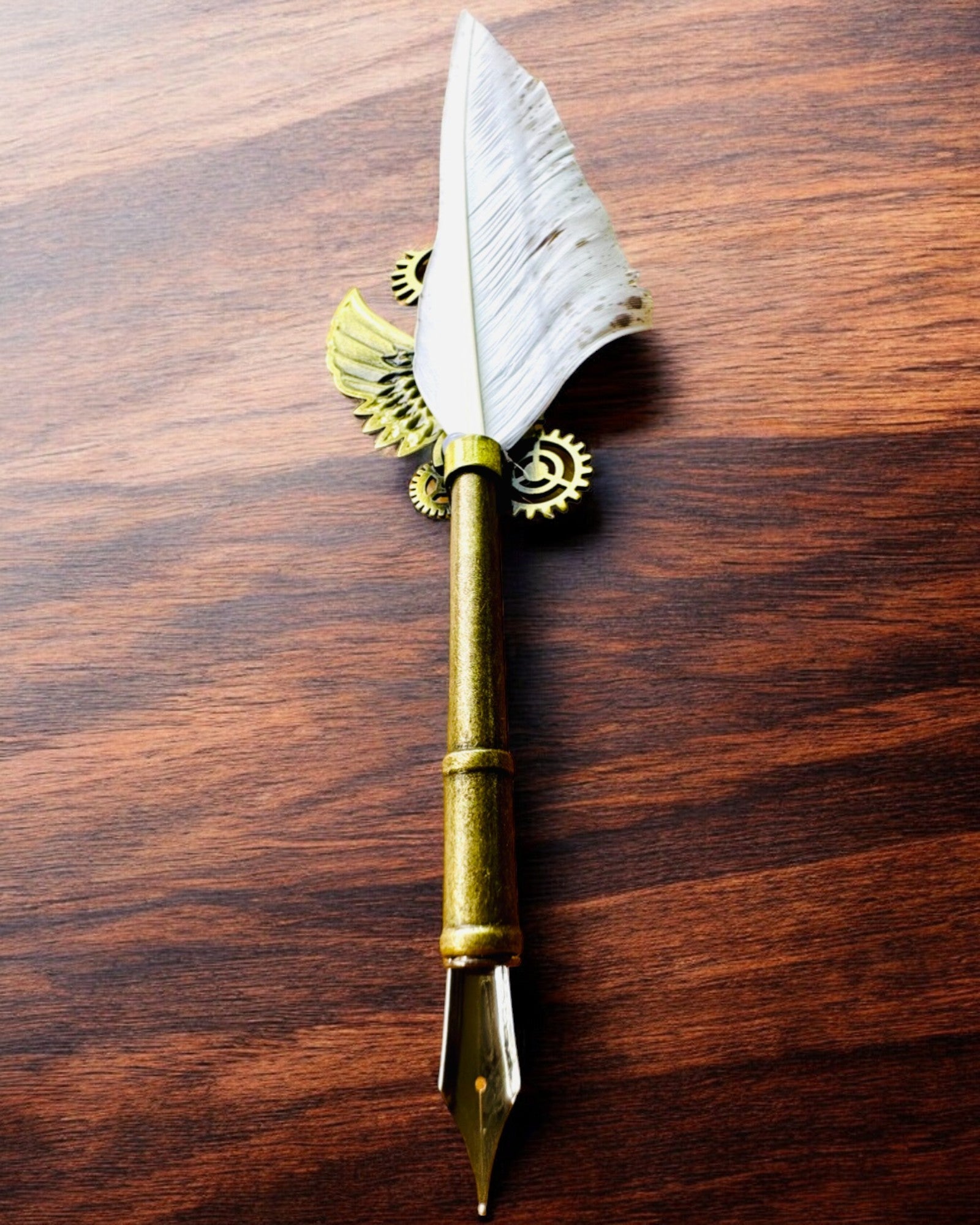 Pióro Kaligraficzne "Steampunkowa Elegancja" z Piórem z Indyka - Handgjorda 5 varianter att välja mellan, personalisering med gravyr som present