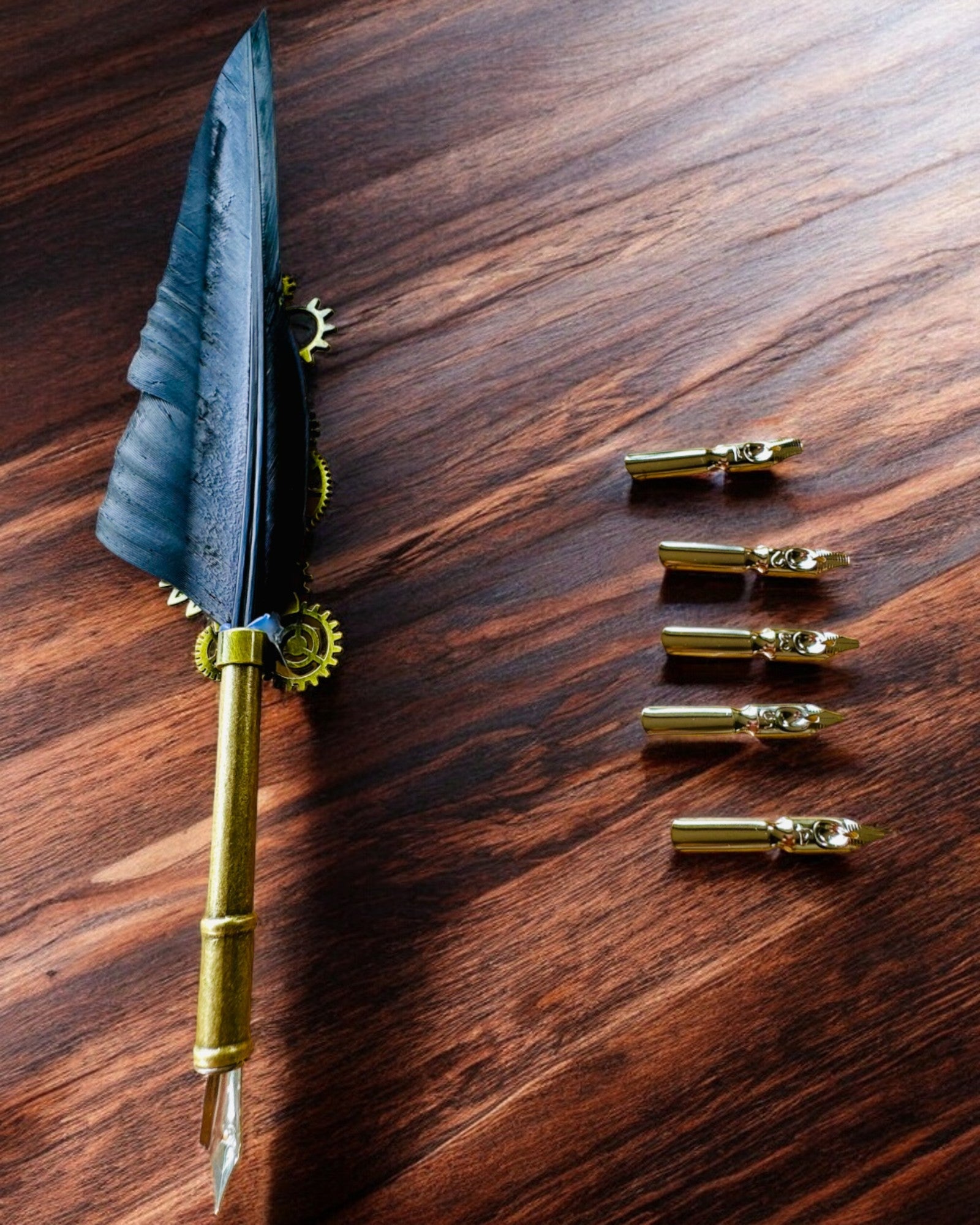 Pióro Kaligraficzne "Steampunkowa Elegancja" z Piórem z Indyka - Handgjorda 5 varianter att välja mellan, personalisering med gravyr som present