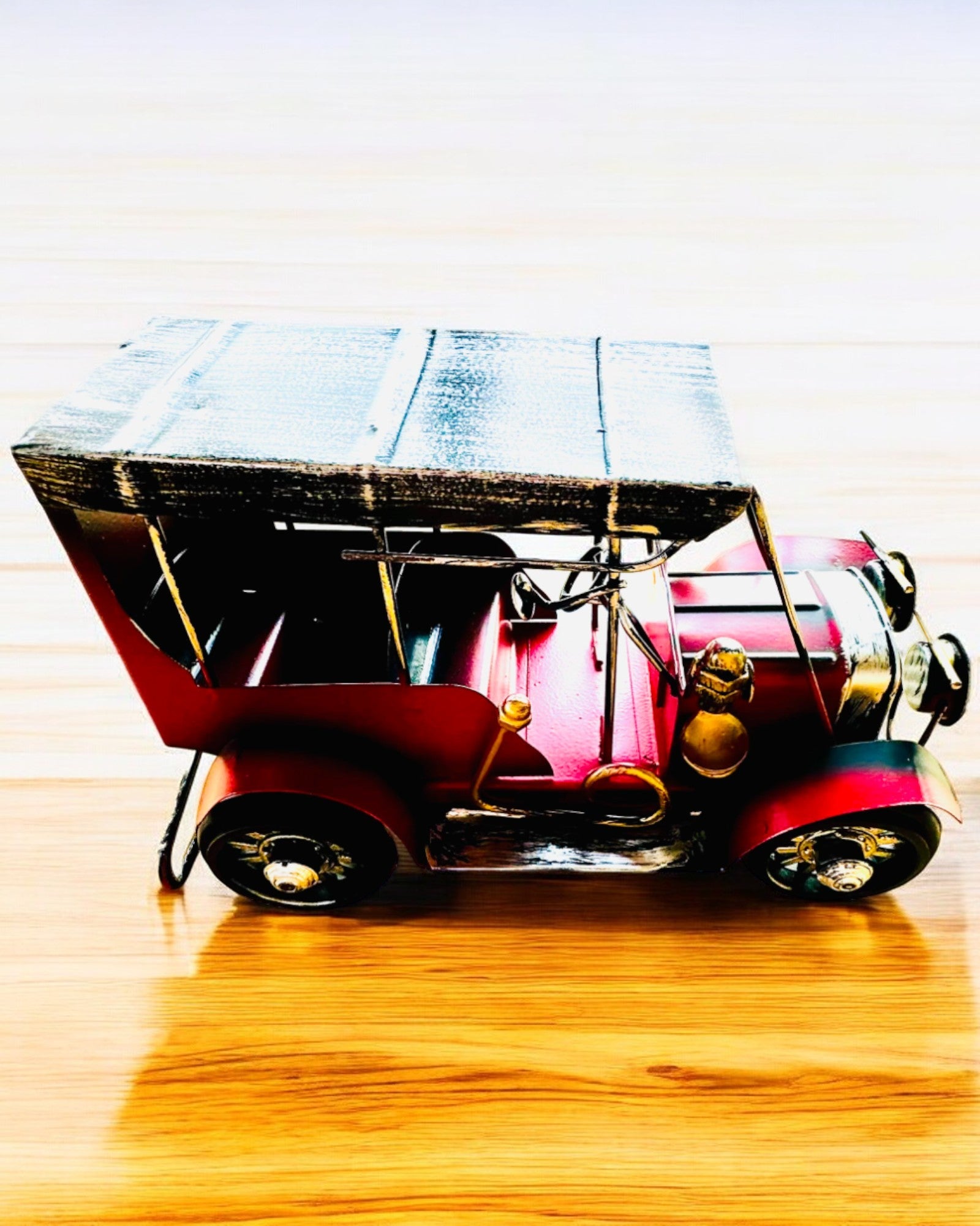 Klassisk Retro-bilmodell - tre varianter med möjlighet till gravyr som present