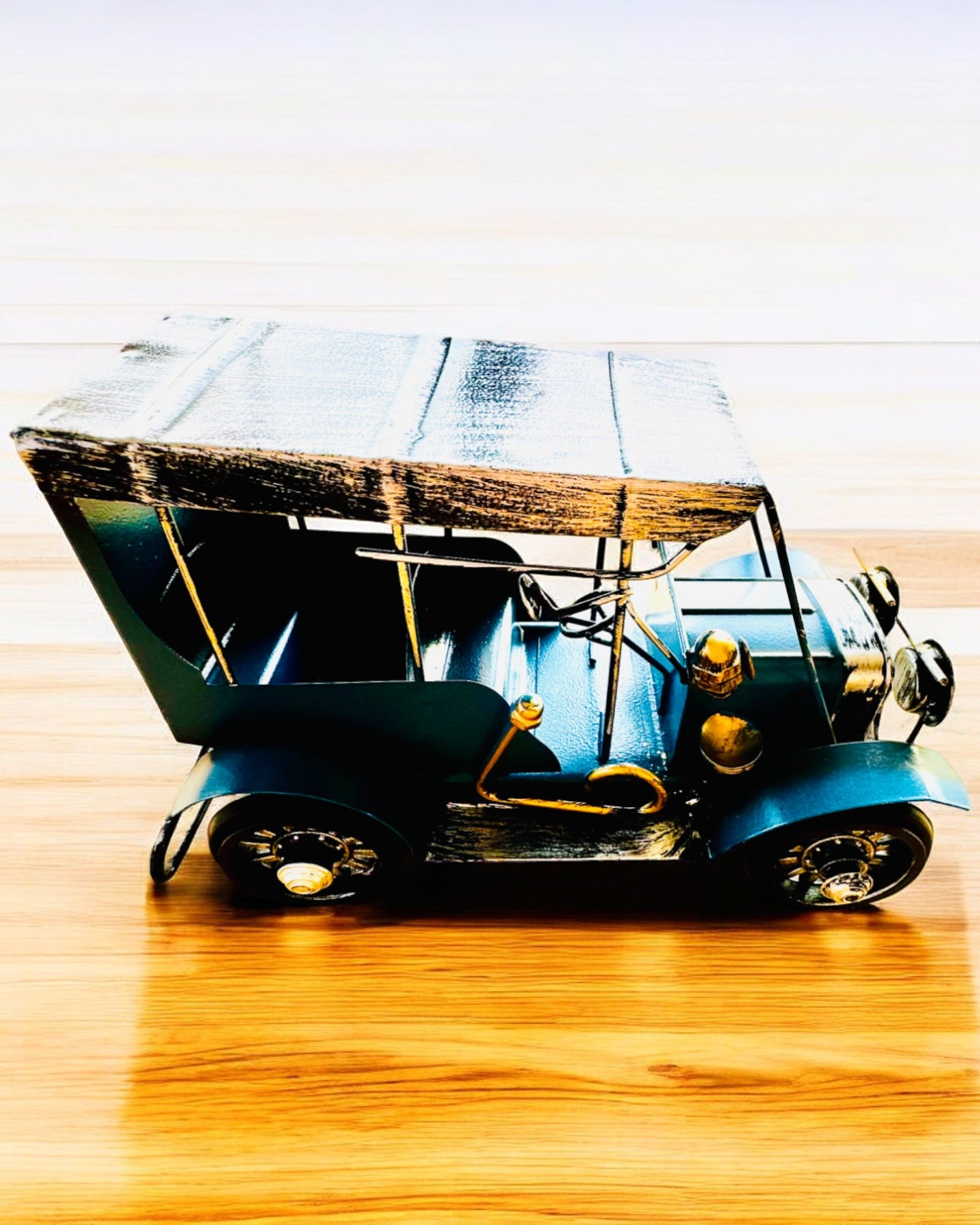 Klassisk Retro-bilmodell - tre varianter med möjlighet till gravyr som present