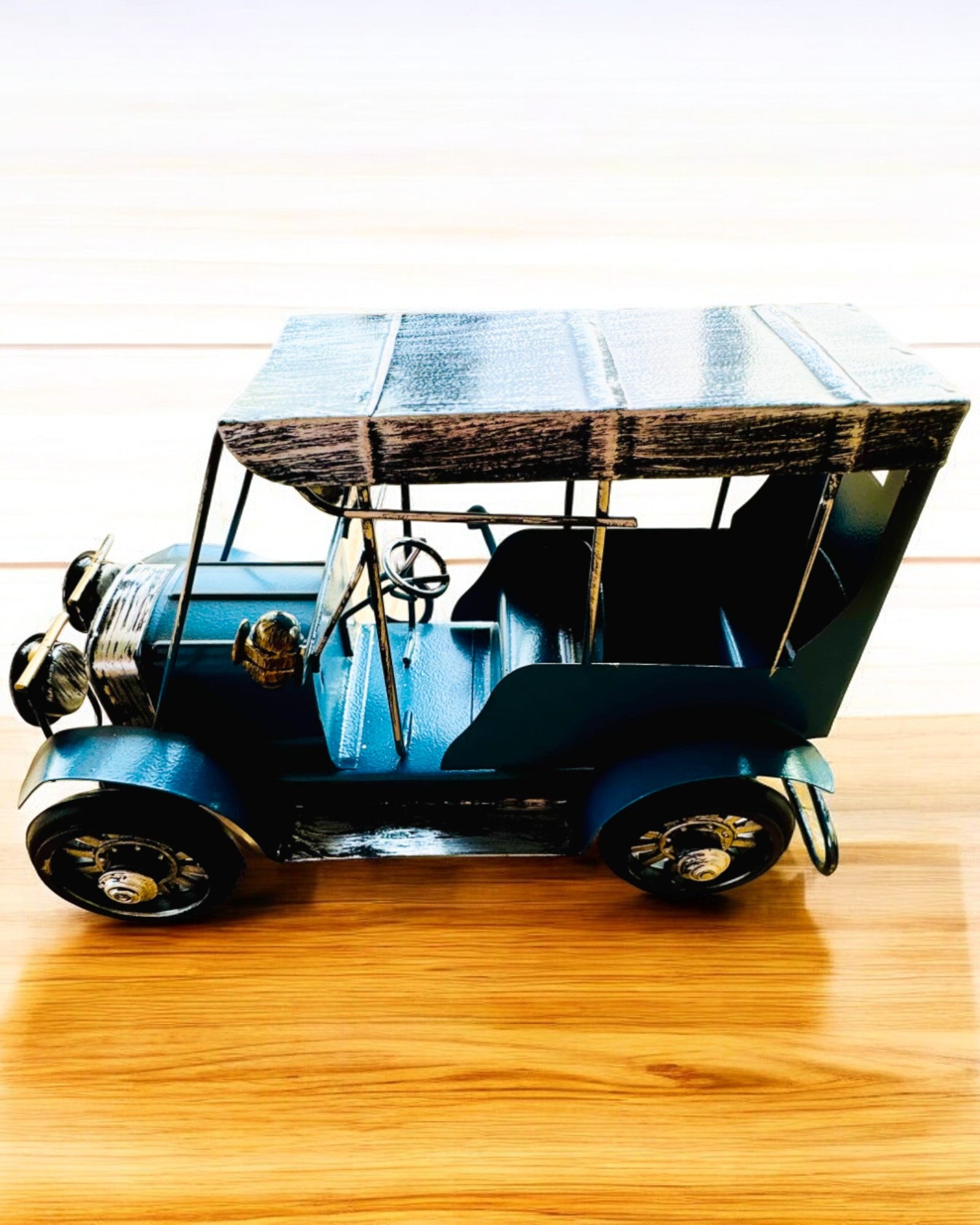 Klassisk Retro-bilmodell - tre varianter med möjlighet till gravyr som present