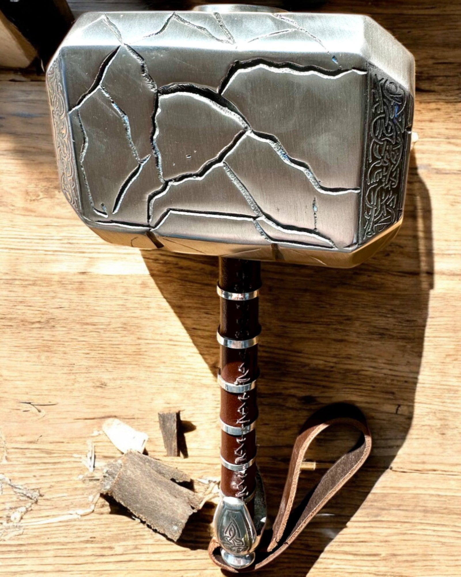 Mjölnir "Chief" - Handgjord hantverkshammare, anpassad med gravyr som present