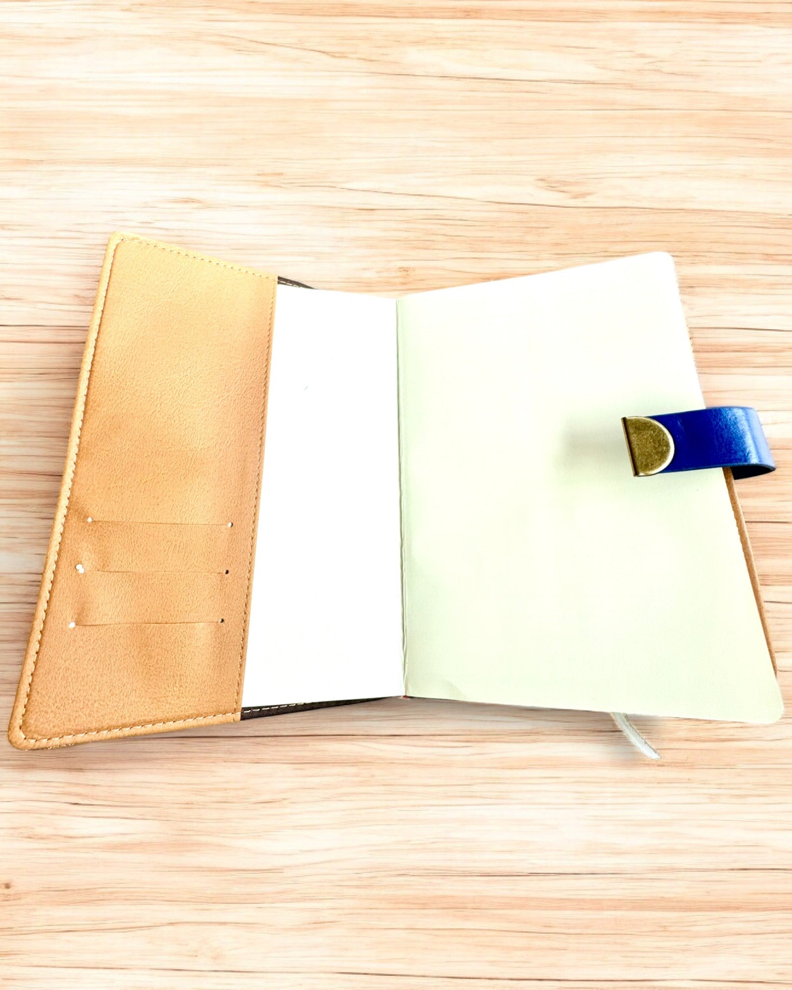 Exklusiv Läderanteckningsbok "Sekretnik" A5 med Kodlås - personalisering med gravyr