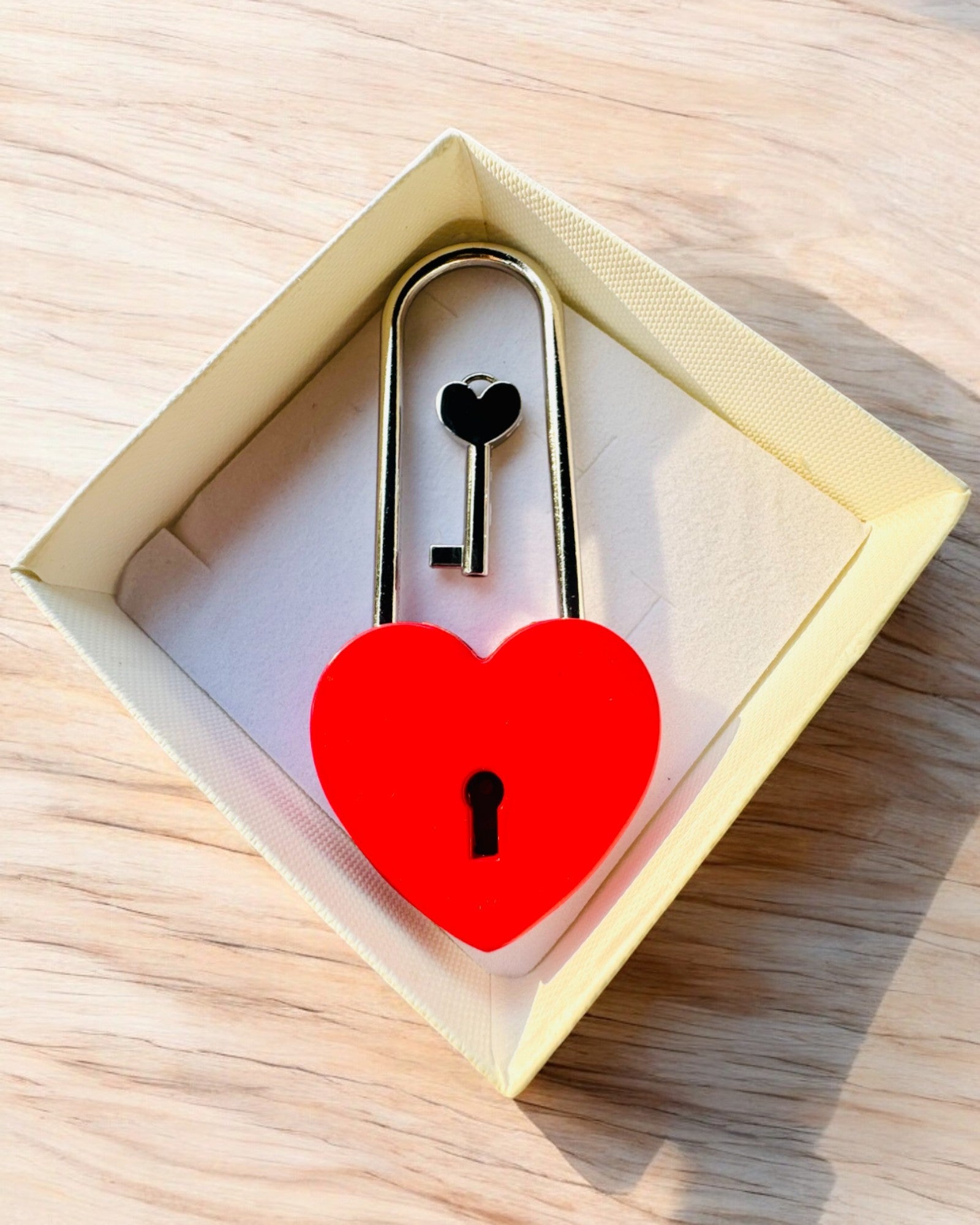 Magiska Kärlekslås med Graveringsalternativ som present, 5 färgvarianter att välja mellan