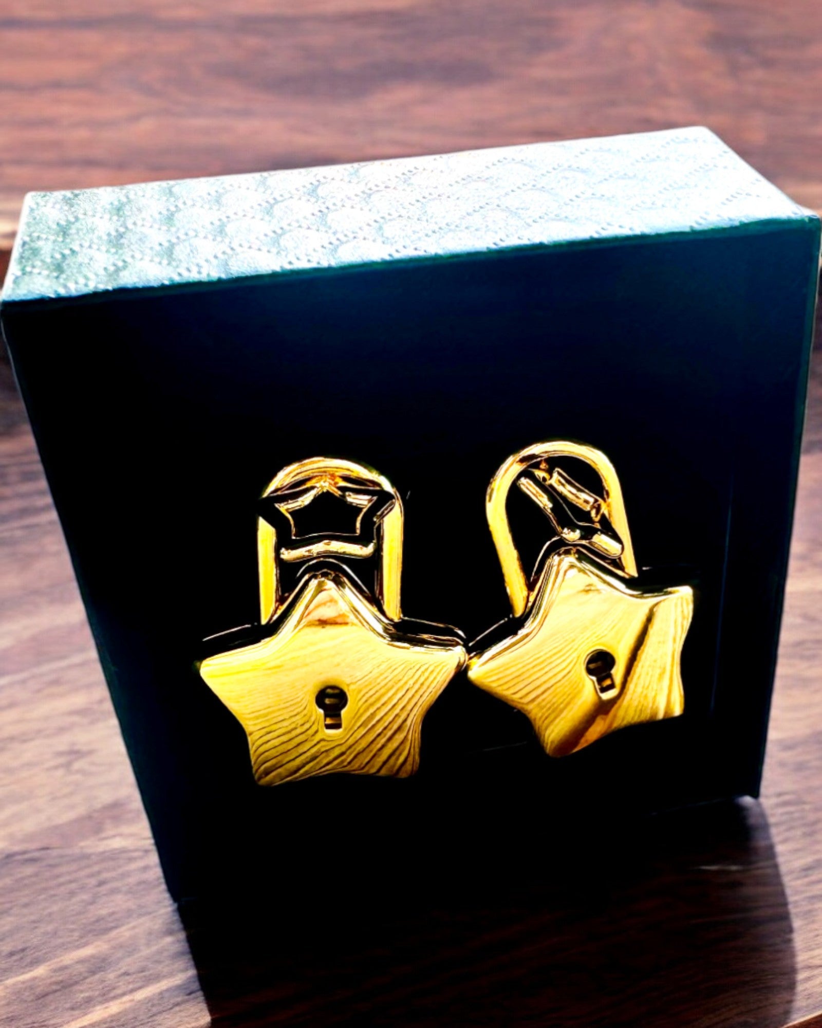 2 Stjärnformade mini Hänglås med Gravyr – Skydda Dina Drömmar, personliga som present, 2 färgvarianter att välja mellan