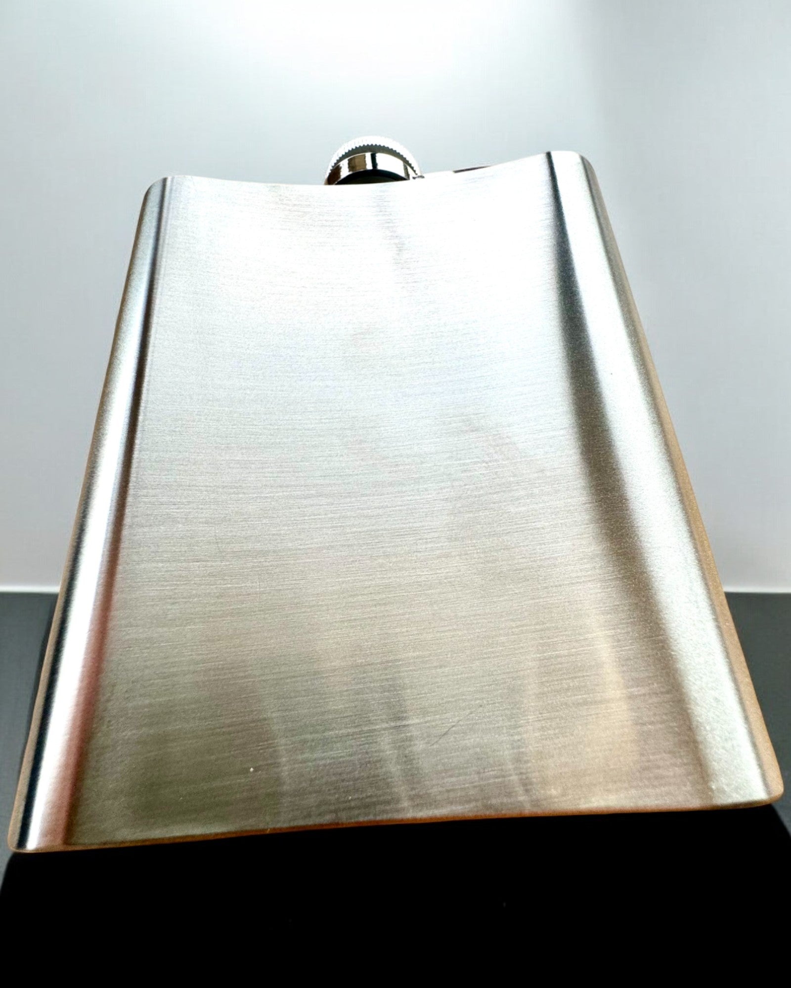 Bizon Flask – Stilfull fickplunta med bisonmotiv - möjlighet till personlig gravyr som present