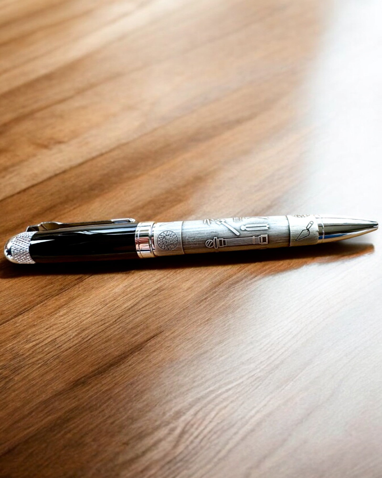 Elegant Pen "Mistrzowska Harmonia" med Graveringsalternativ - Symboliska Motiv, Antikt Silver, möjlighet till personlig gravyr som present