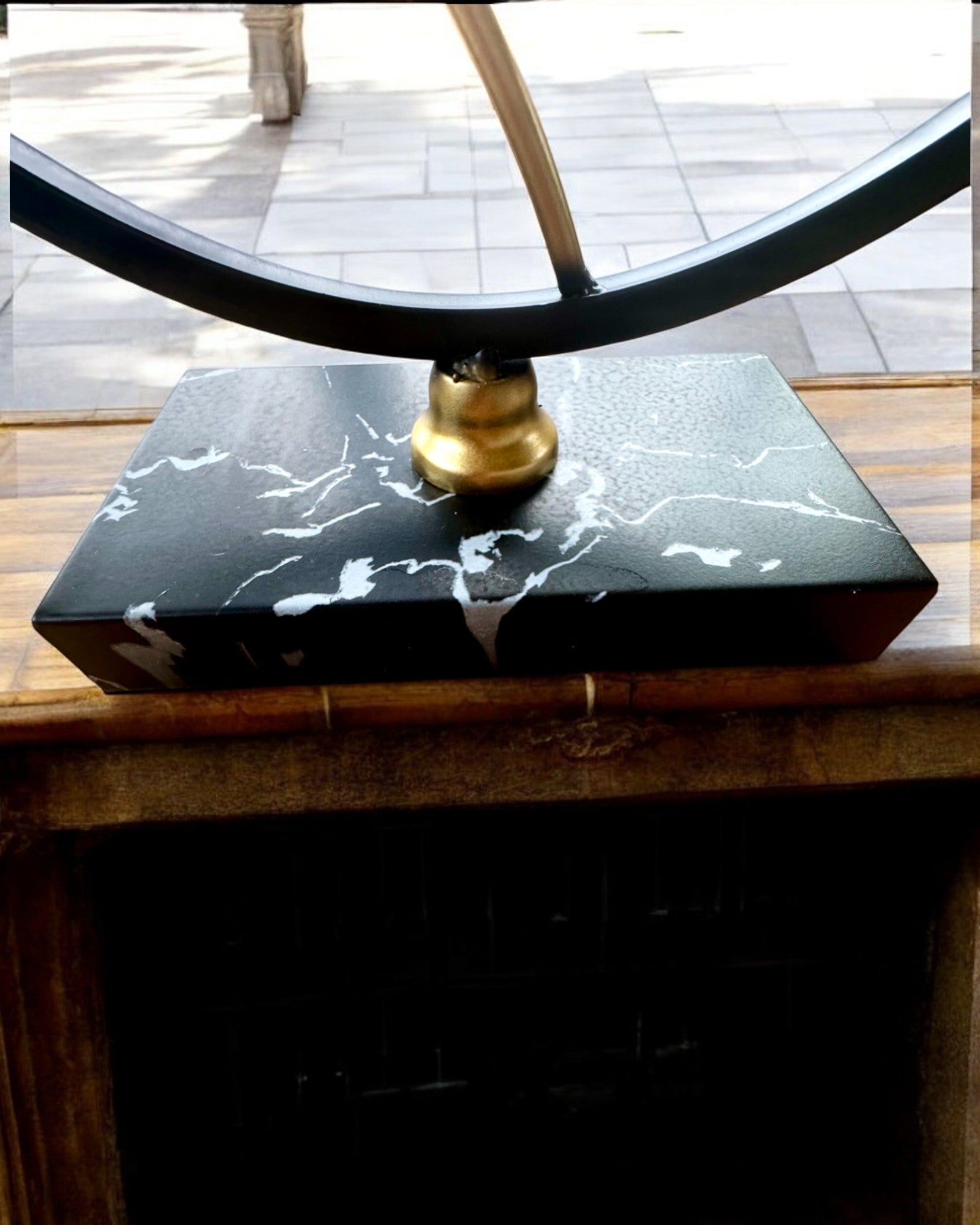 Ställ "Elegancki Owad" - för vinflaska och glas, höjd 33 cm, möjlighet till personlig gravyr som present