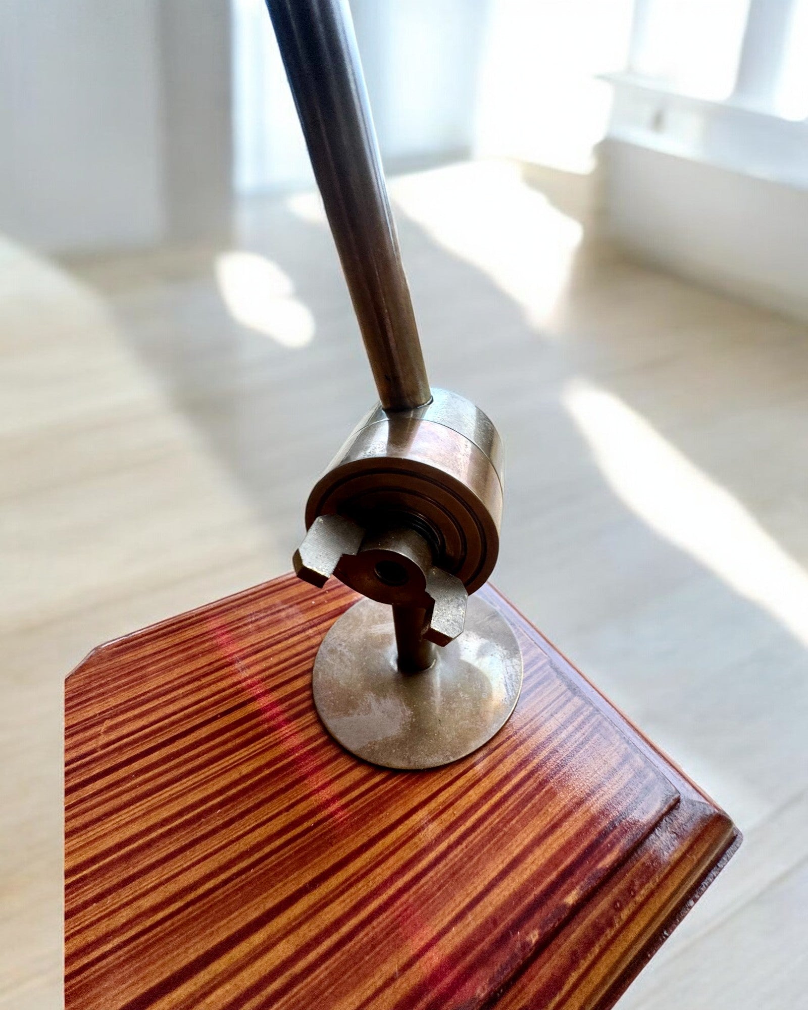 Hantverkslupp "Royal Magnifier" med stativ och justerbart fäste - möjlighet till personlig gravyr som present