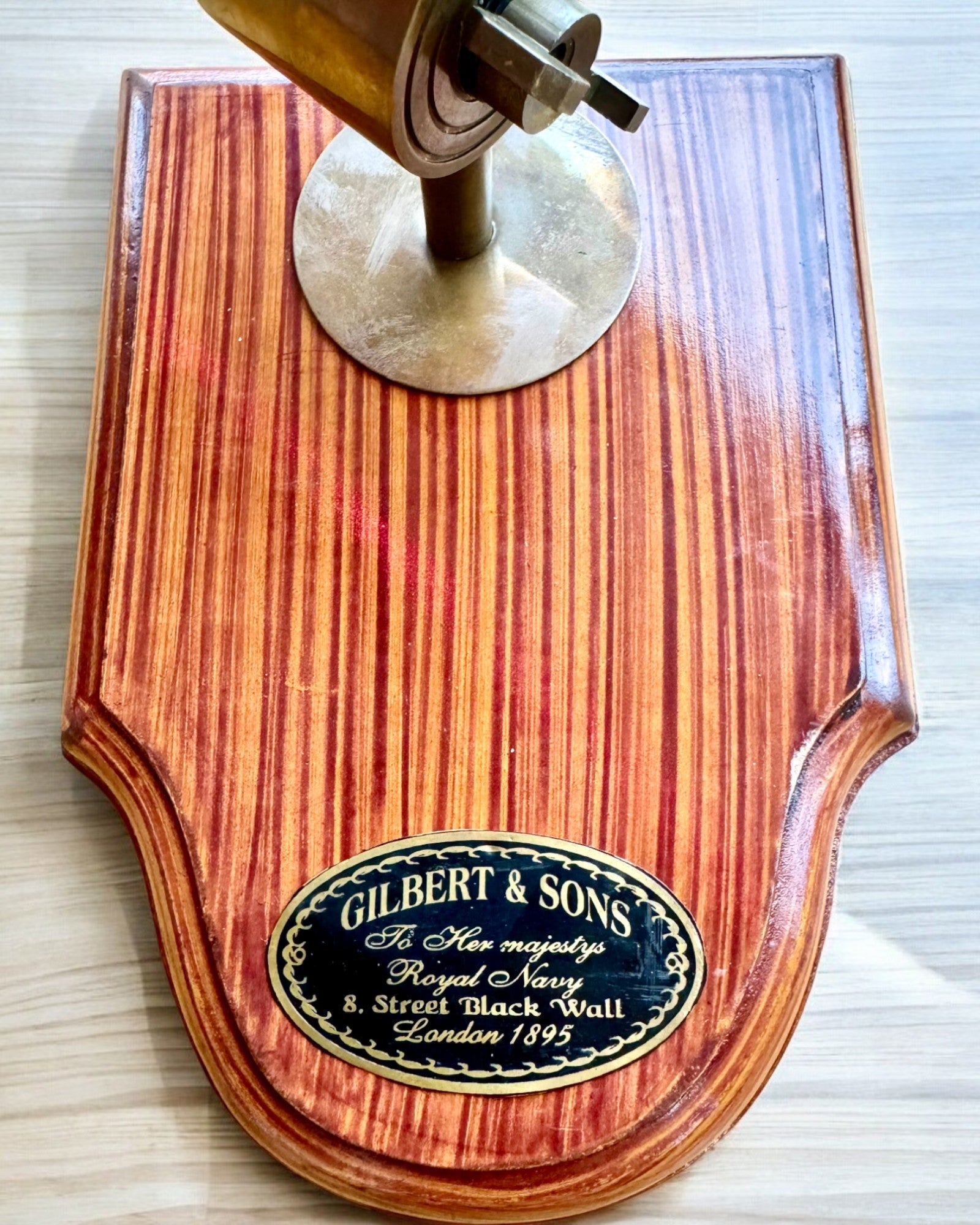 Hantverkslupp "Royal Magnifier" med stativ och justerbart fäste - möjlighet till personlig gravyr som present