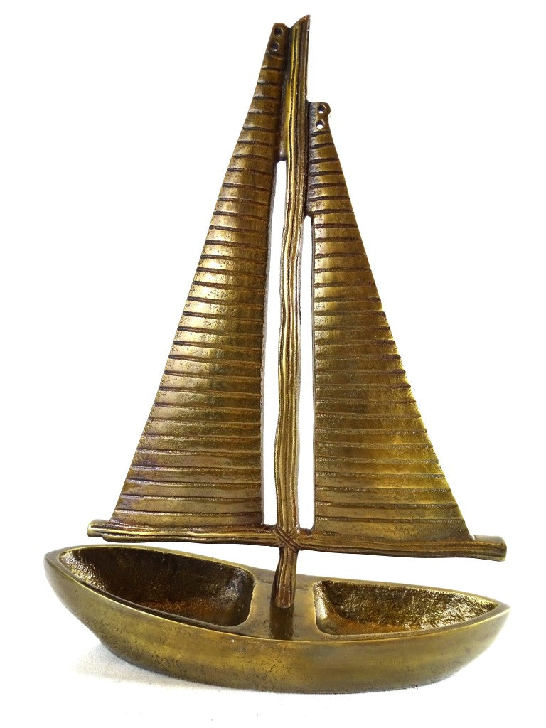 Modell av yacht i guldfärgat aluminium, höjd 38cm - N-3670