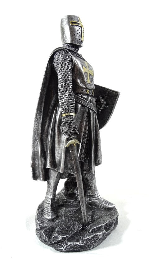 Figur av en korsriddare, 30 cm, med gravyr