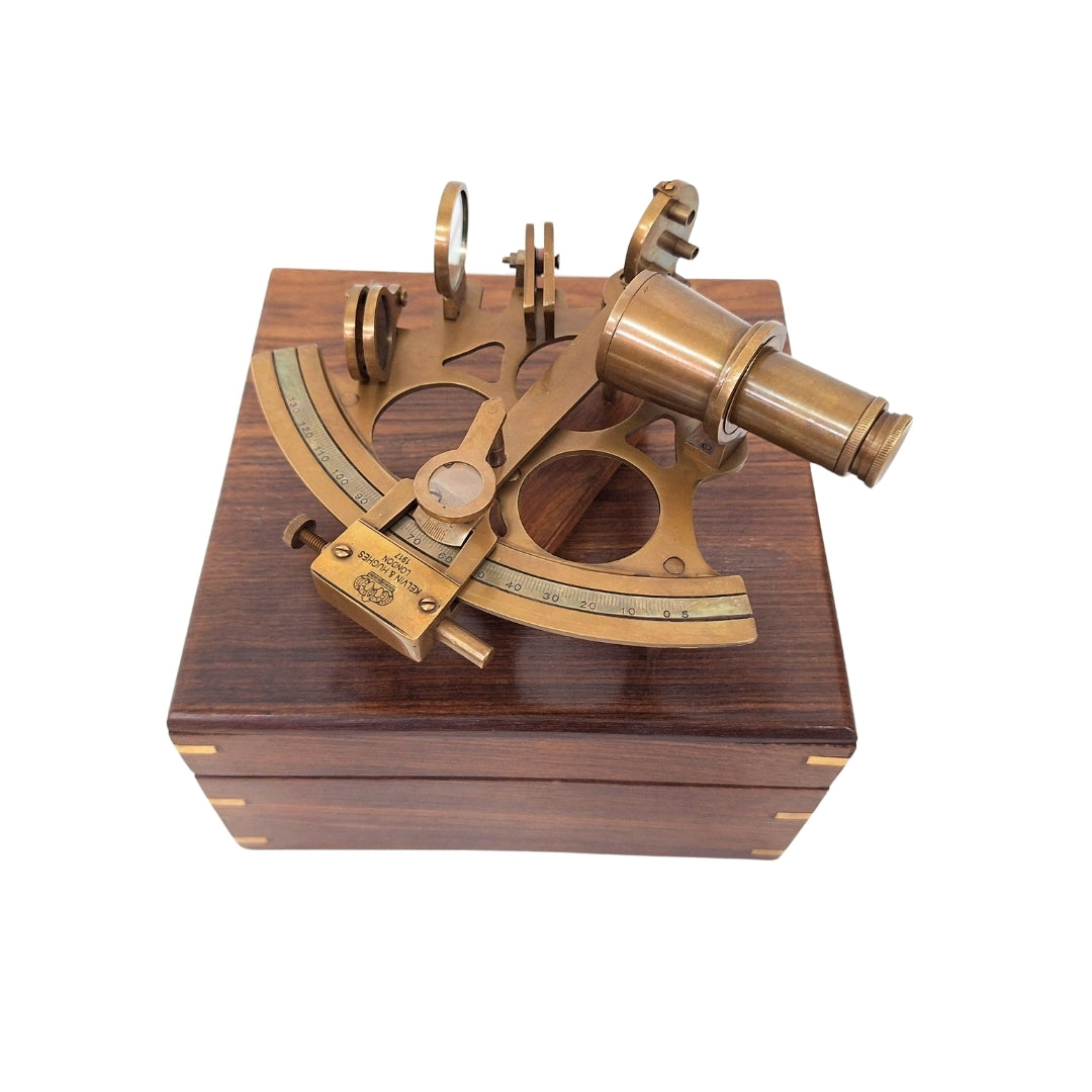 Stor mässingssextant i elegant trälåda med möjlighet till personlig gravyr