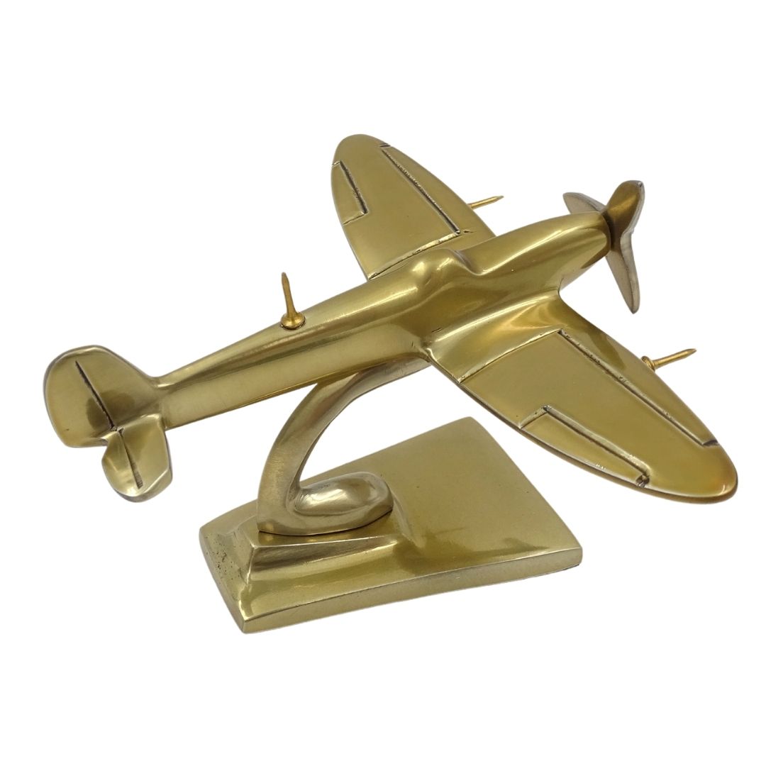Modell av Spitfire-flygplan - legendariskt stridsflygplan från andra världskriget – SPIS