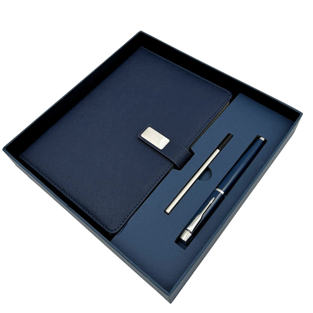Elegant presentset, marinblå anteckningsbok i läder A5 med penna i presentask - EE13
