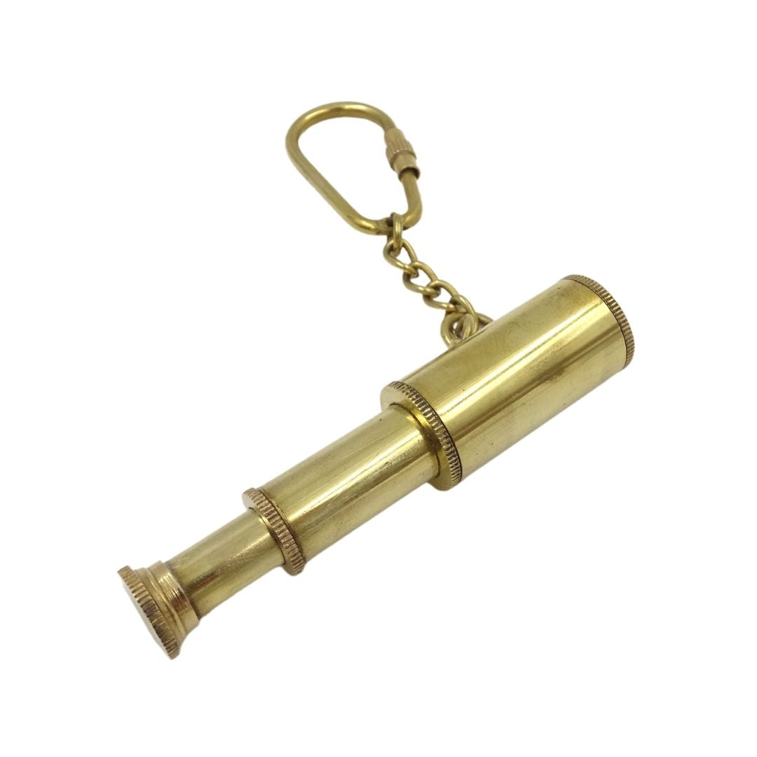 Nyckelring i mässing med kikare i elegant ask – retro maritim present – KEY-0016A