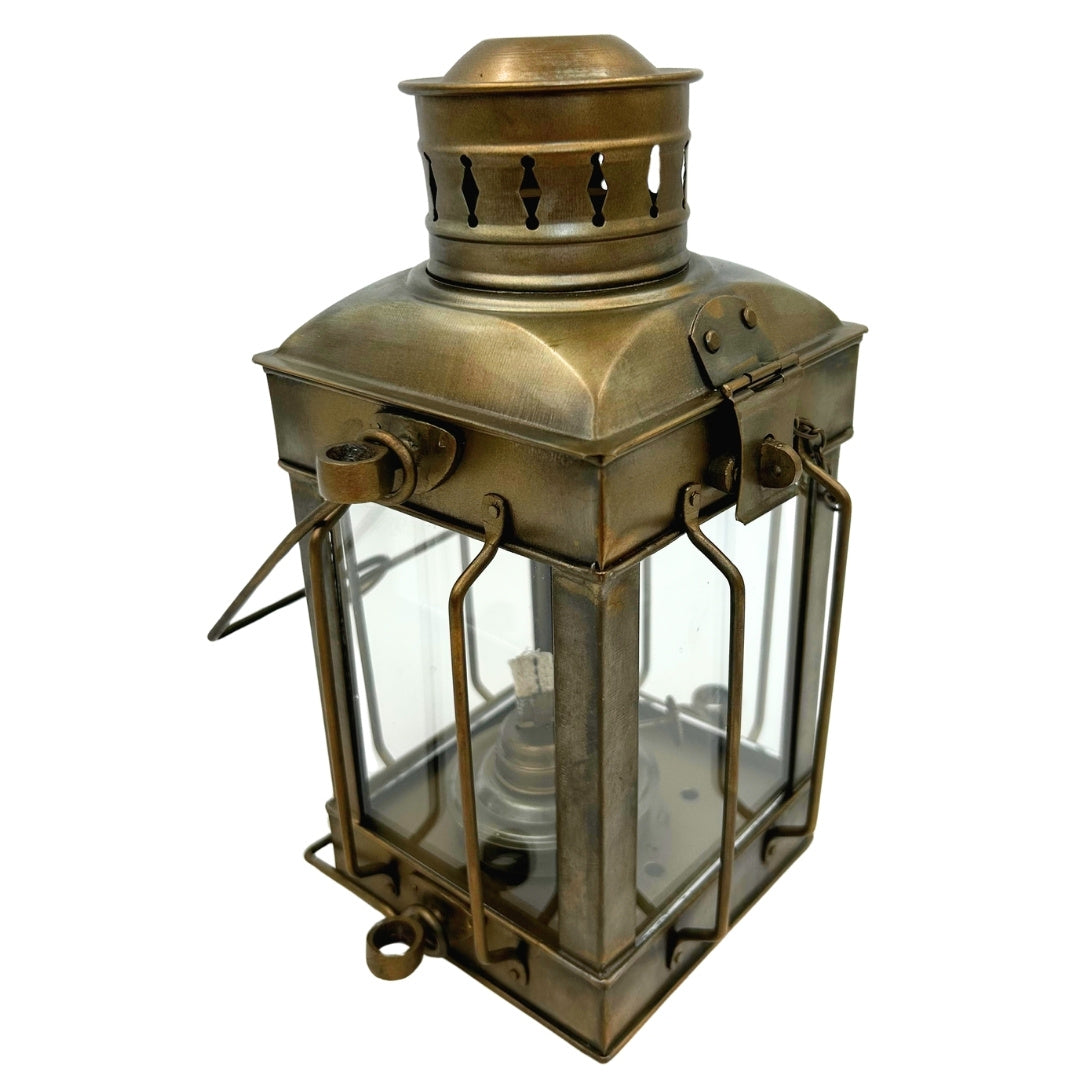 Retro fotogenlampa i stål LT608 i färgen antikmässing med gravyrmöjlighet