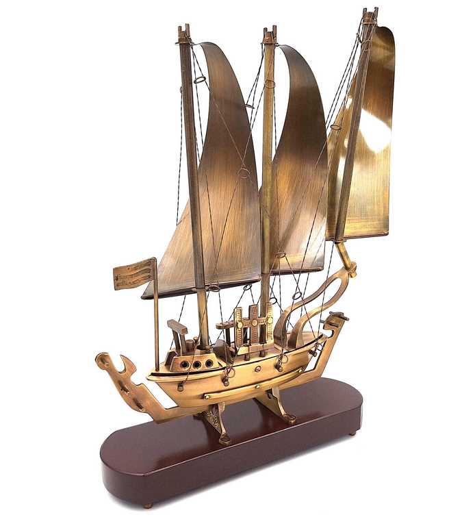 Stort mässingsfartyg på träbas - 38cm - N-3615B