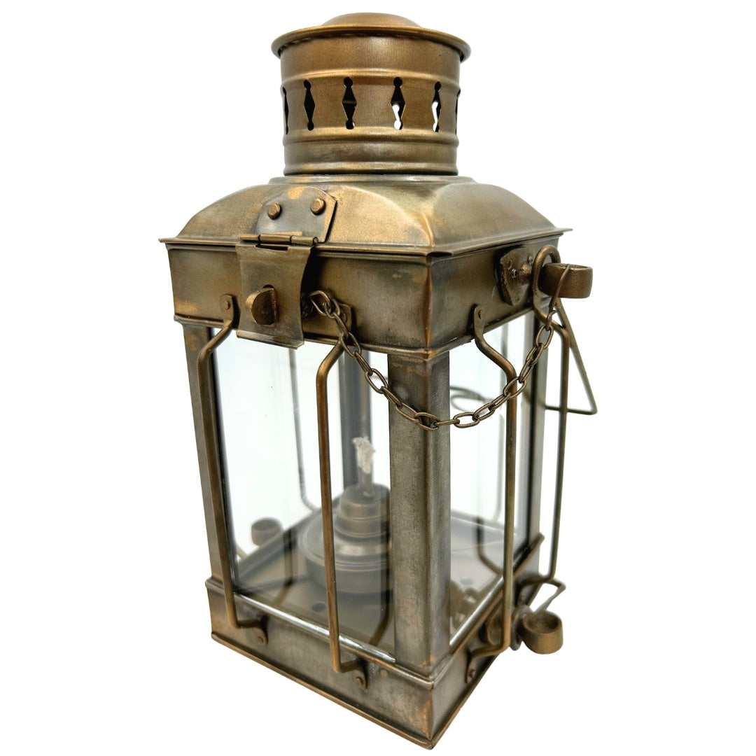 Retro fotogenlampa i stål LT608 i färgen antikmässing med gravyrmöjlighet