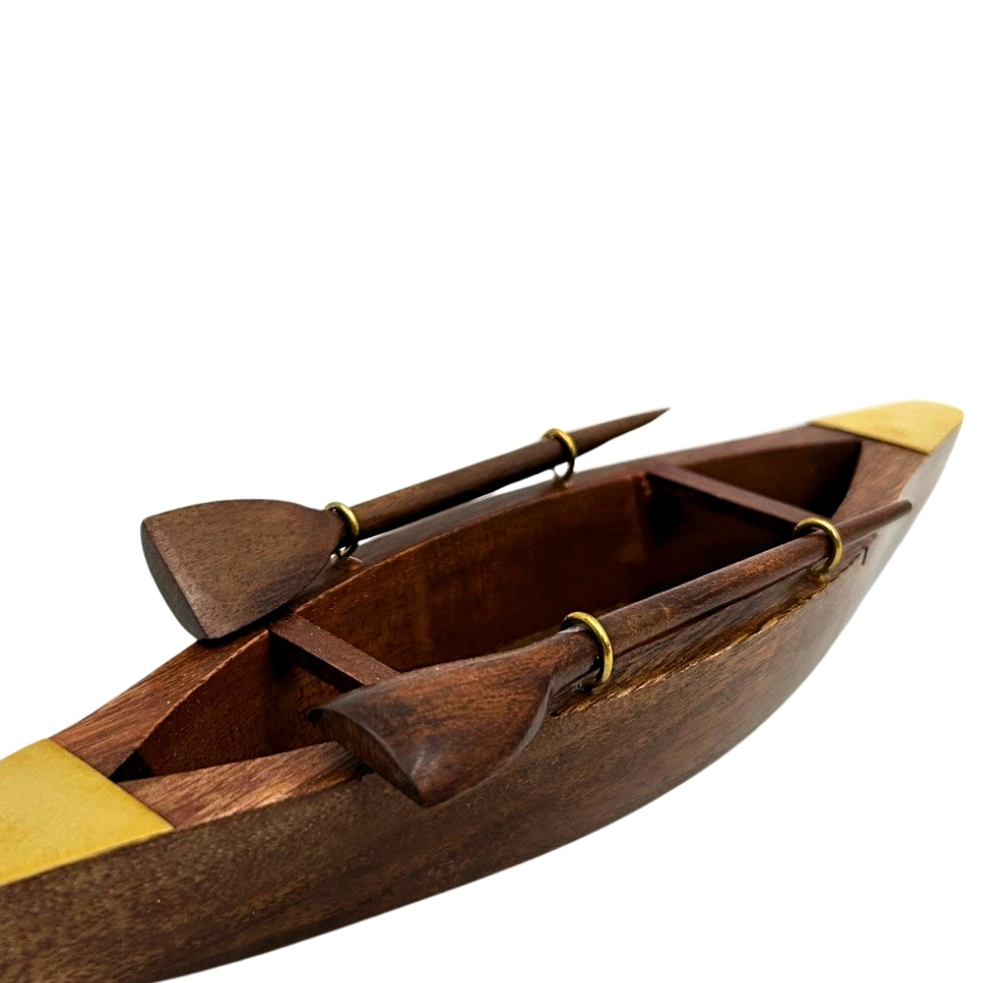 Elegant trämodell av båt 25 cm - dekoration för skrivbord med mässingselement - idealisk present till seglare med möjlighet till personalisering med gravyr - maritim och retro stil