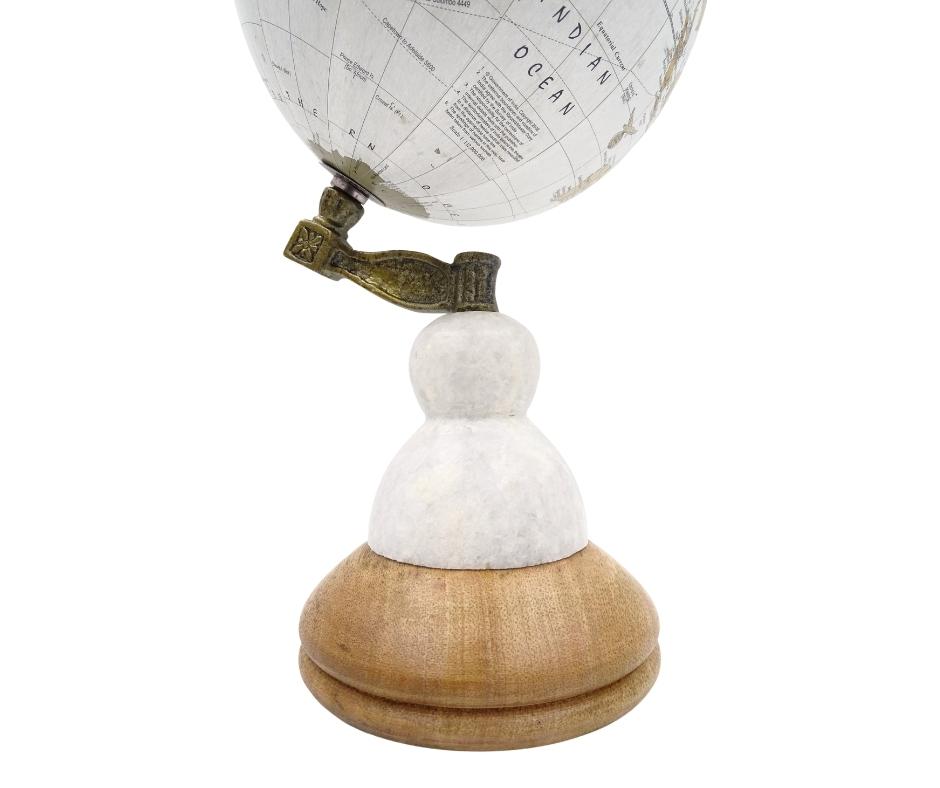 Dekorativ jordglob Voyager på marmor- och träbas – GLB-108