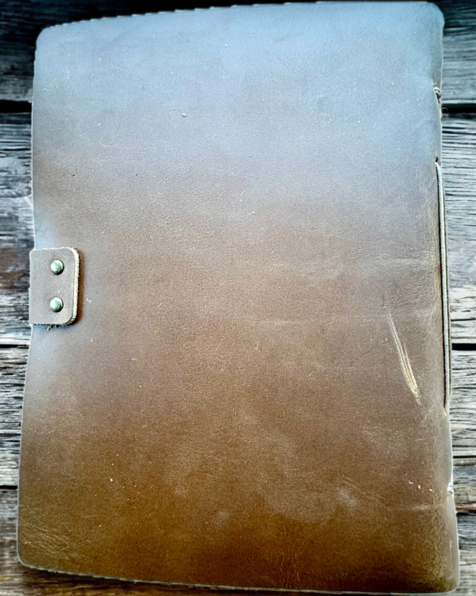 Notatnik Premium "RetroNotes" – Elegant anteckningsbok i Äkta Läder - 200 sidor, 120g, anteckningsbok, skissbok, brun färg, personalisering med gravyr