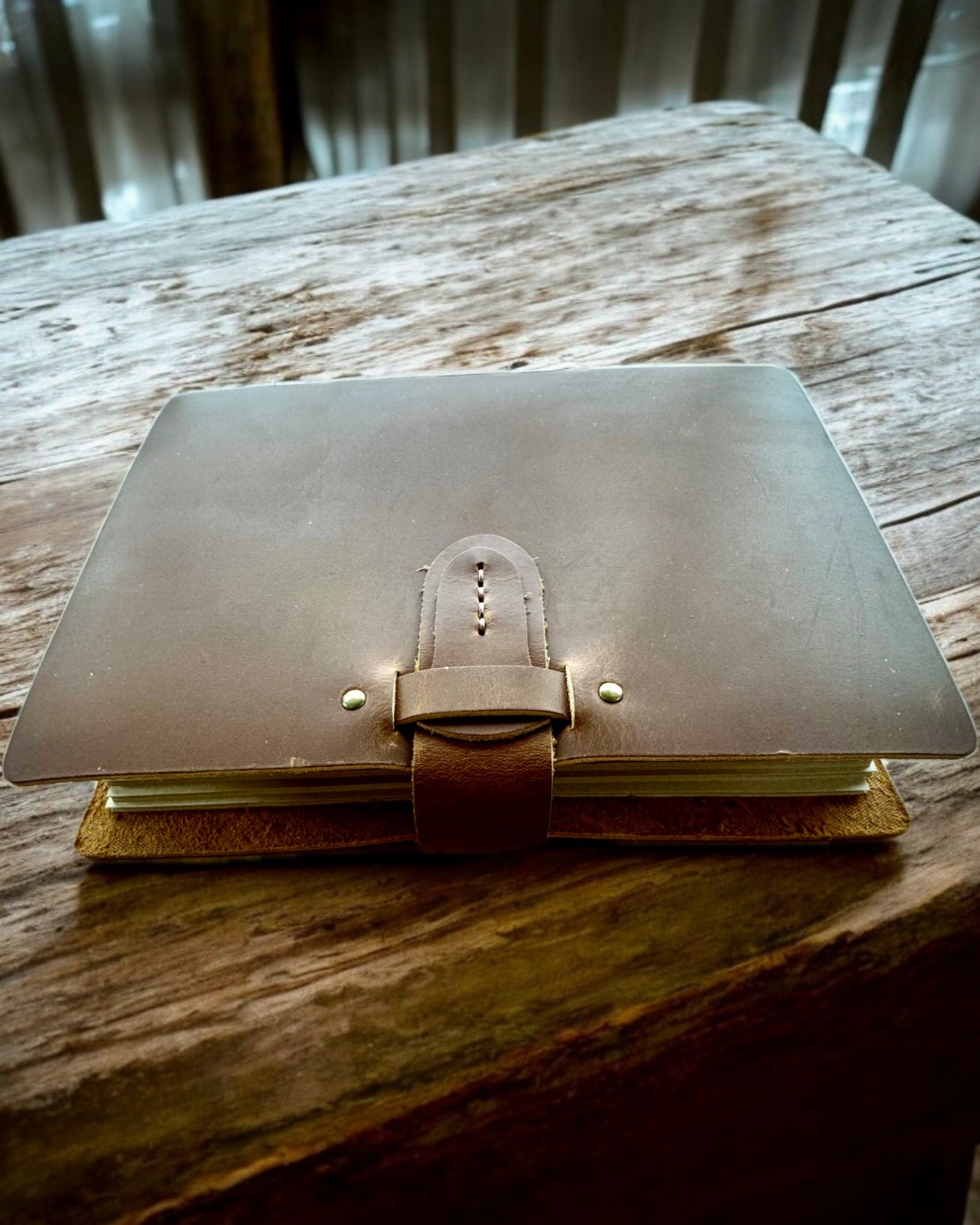 Notatnik Premium "RetroNotes" – Elegant anteckningsbok i Äkta Läder - 200 sidor, 120g, anteckningsbok, skissbok, brun färg, personalisering med gravyr