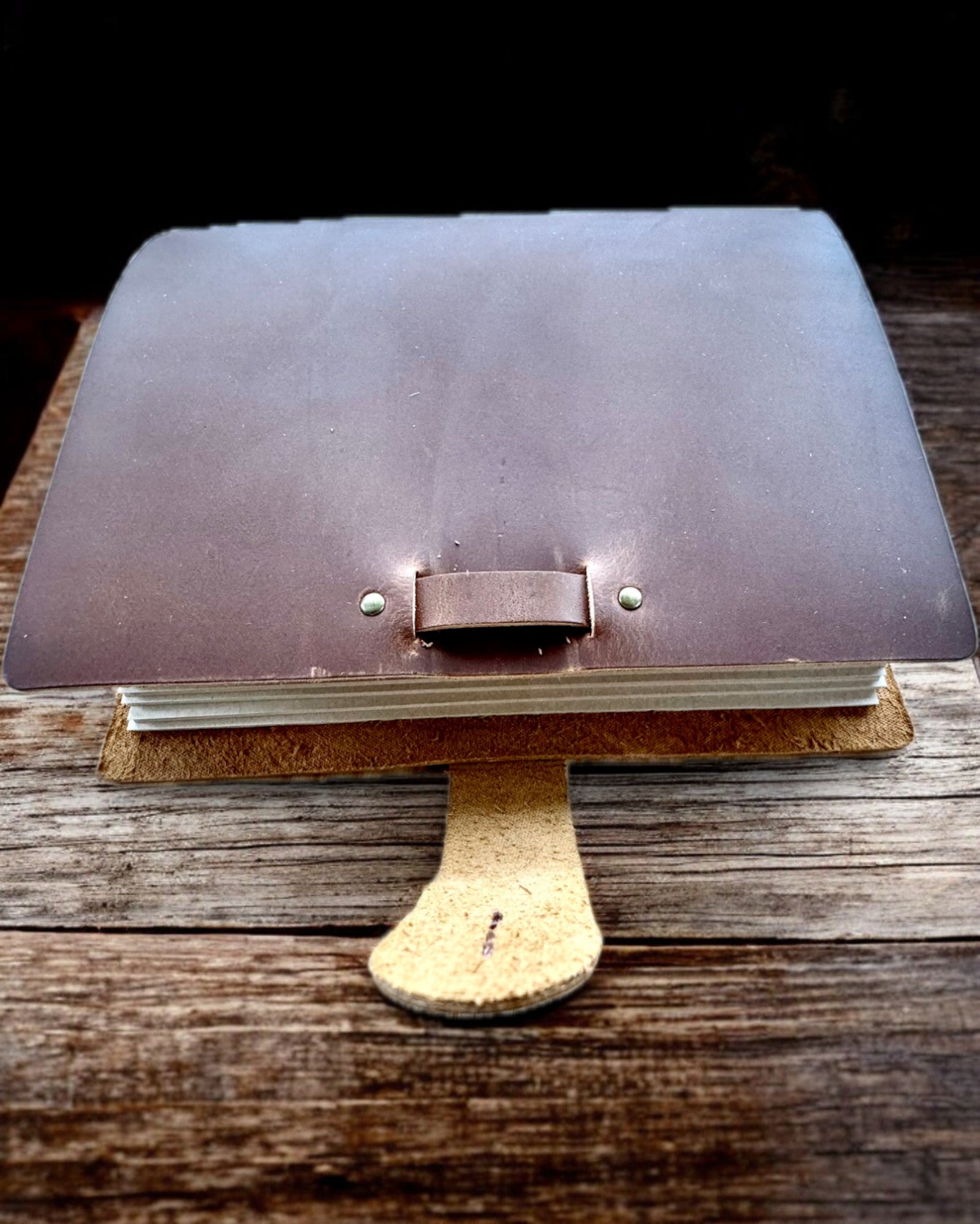 Notatnik Premium "RetroNotes" – Elegant anteckningsbok i Äkta Läder - 200 sidor, 120g, anteckningsbok, skissbok, brun färg, personalisering med gravyr