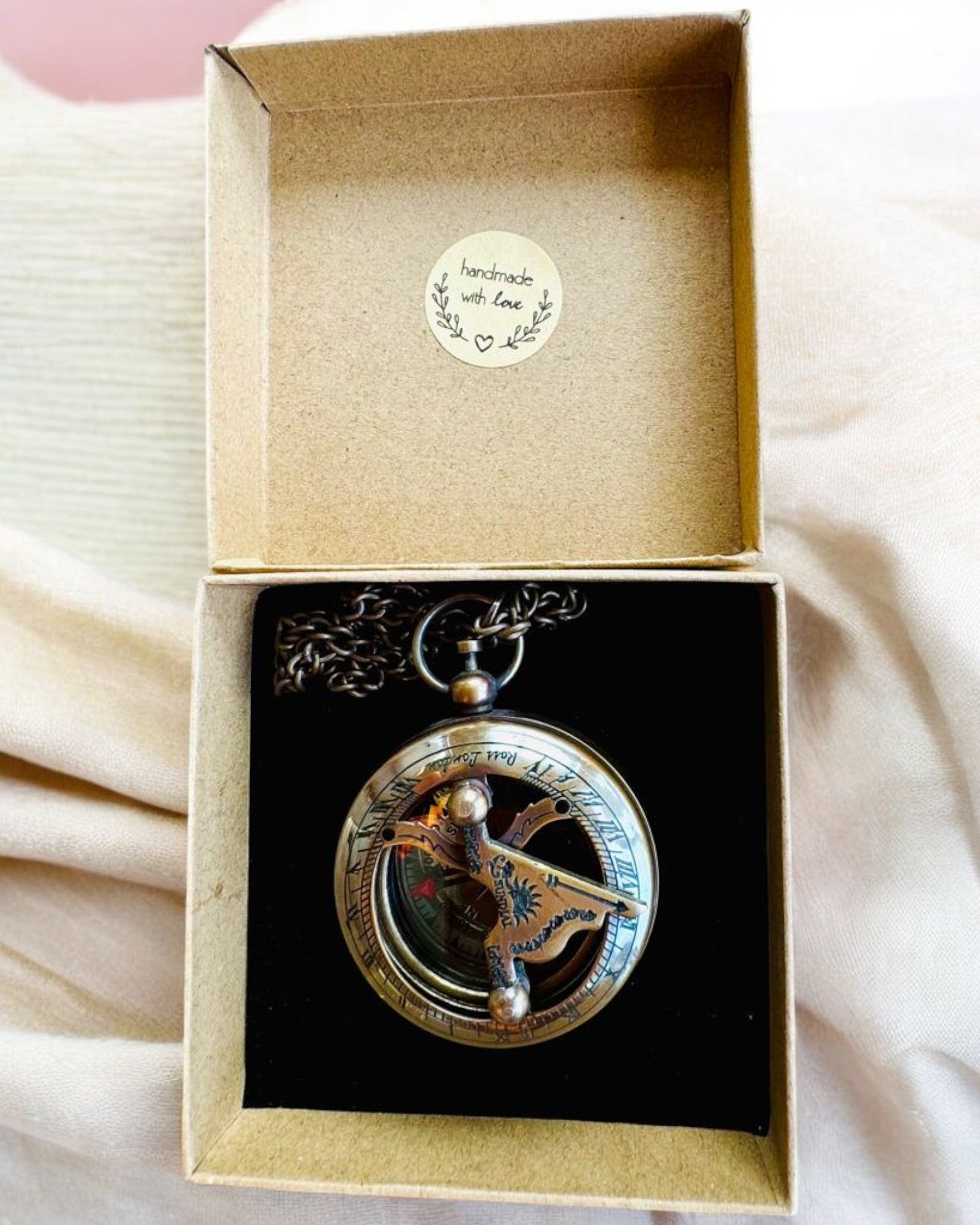Resenärens Navigationskompass med gravyr, personalisering – Hantverk av Indiska Hantverkare