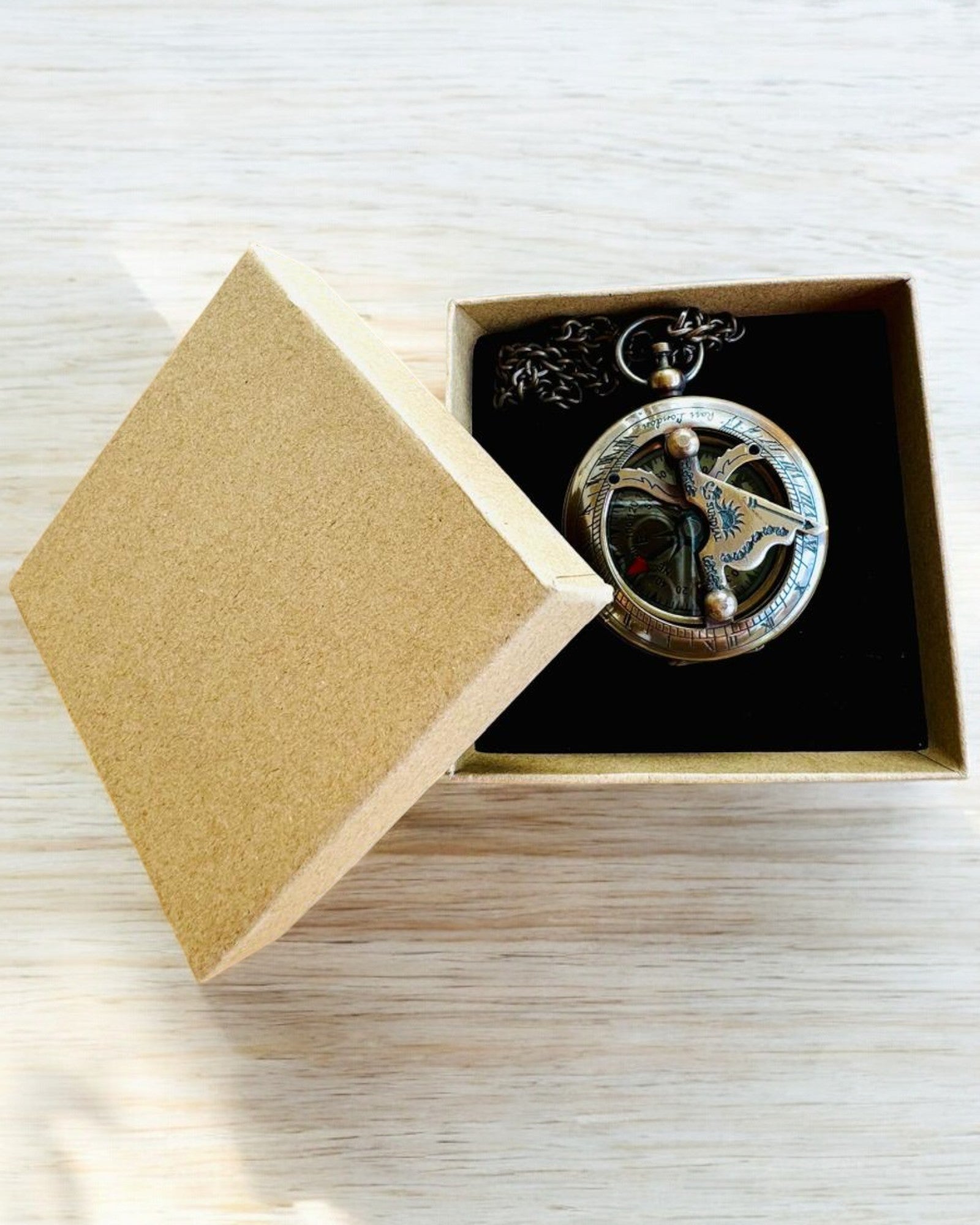 Resenärens Navigationskompass med gravyr, personalisering – Hantverk av Indiska Hantverkare