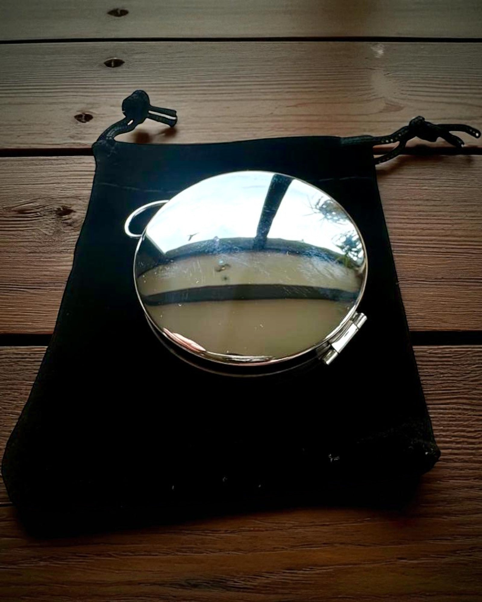 Vattentät Mässingskompass med Ljusande Effekt - Ett Måste för Vandring och Camping, personlig gravyr